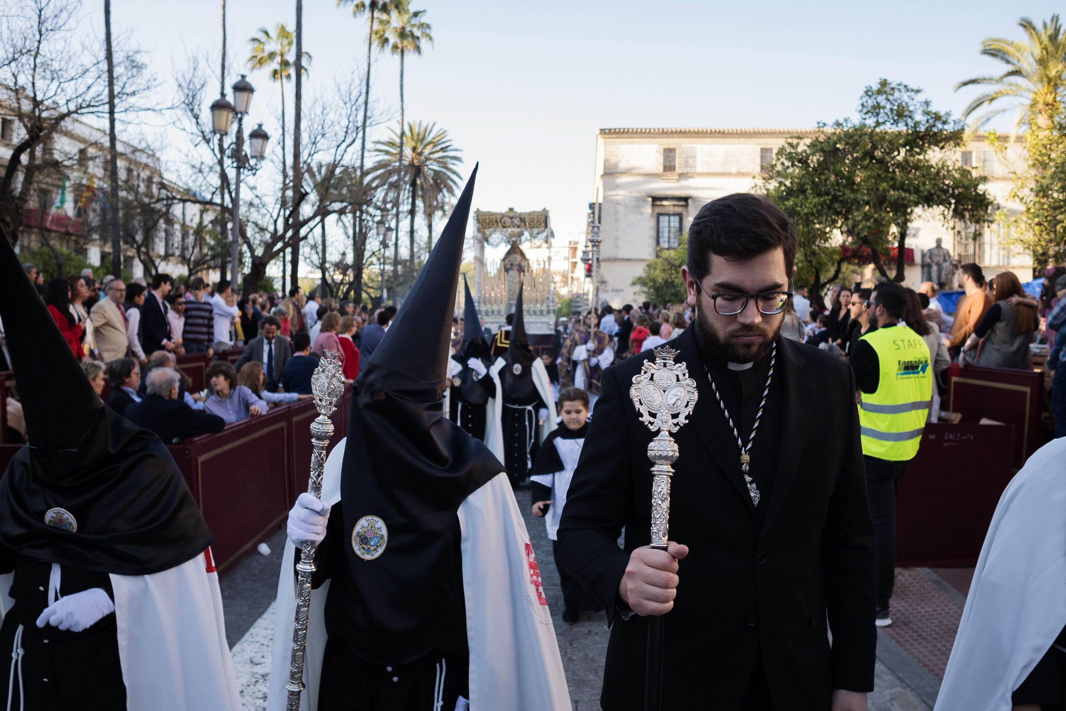 El paso de palio de Madre de Dios del Patrocinio, en Carrera Oficial. El paso de palio de Madre de Dios del Patrocinio, en Carrera Oficial.