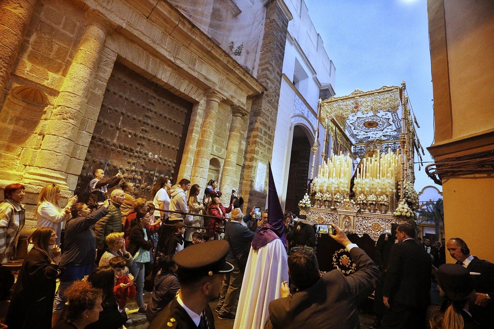 JUEVES SANTO Y MADRUGÁ CÁDIZ 2023 