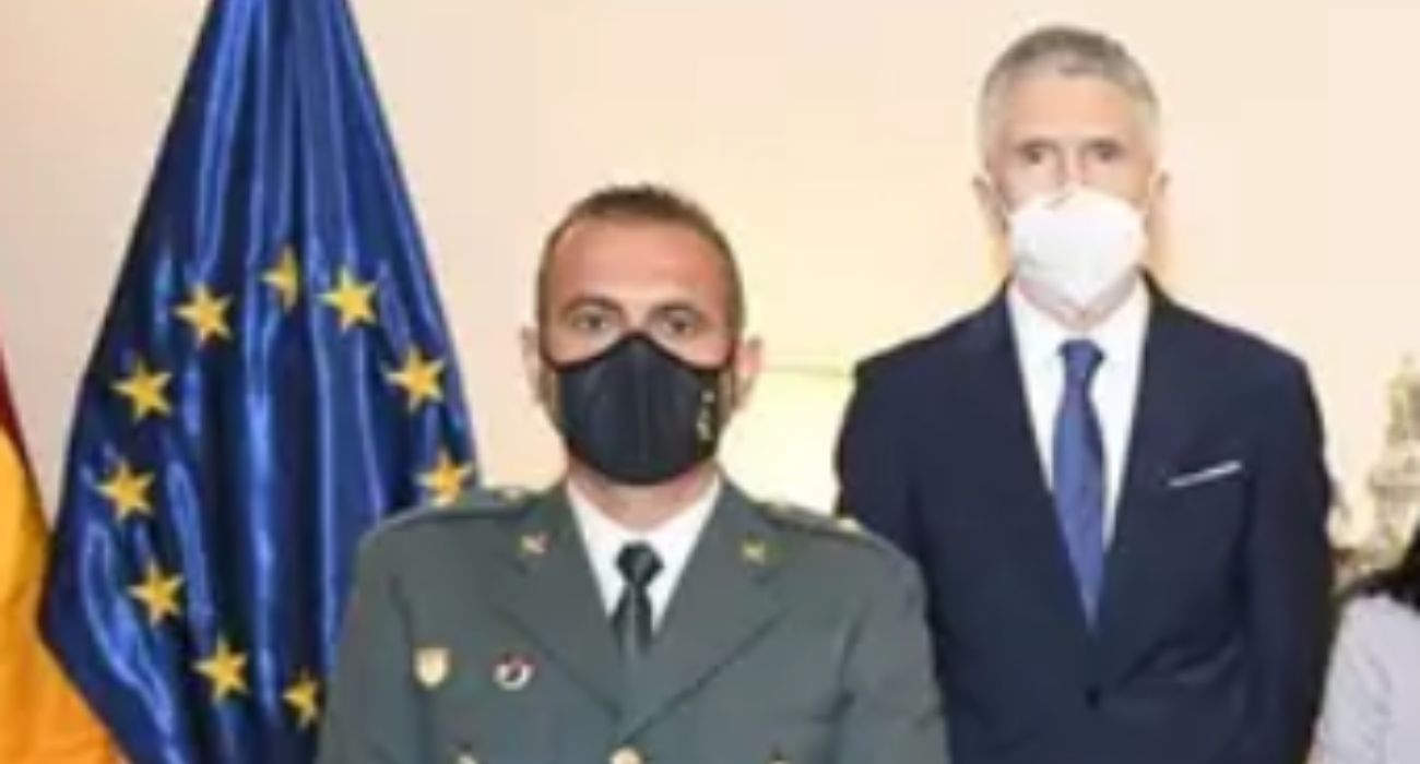 David Oliva, exjefe de la Guardia Civil en la lucha contra los narcos, junto al ministro Grande-Marlaska.