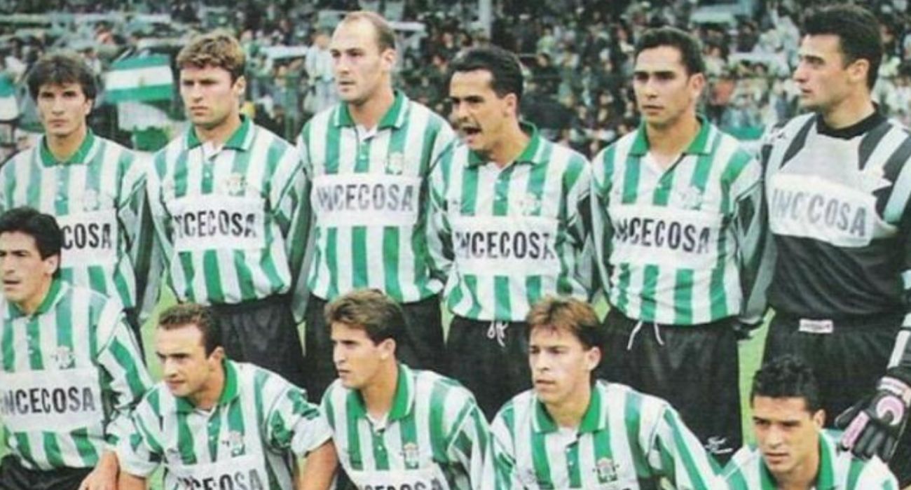 Luis Márquez, segundo por la izquierda, en la parte superior. Luis Márquez, segundo por la izquierda, en la parte superior.
