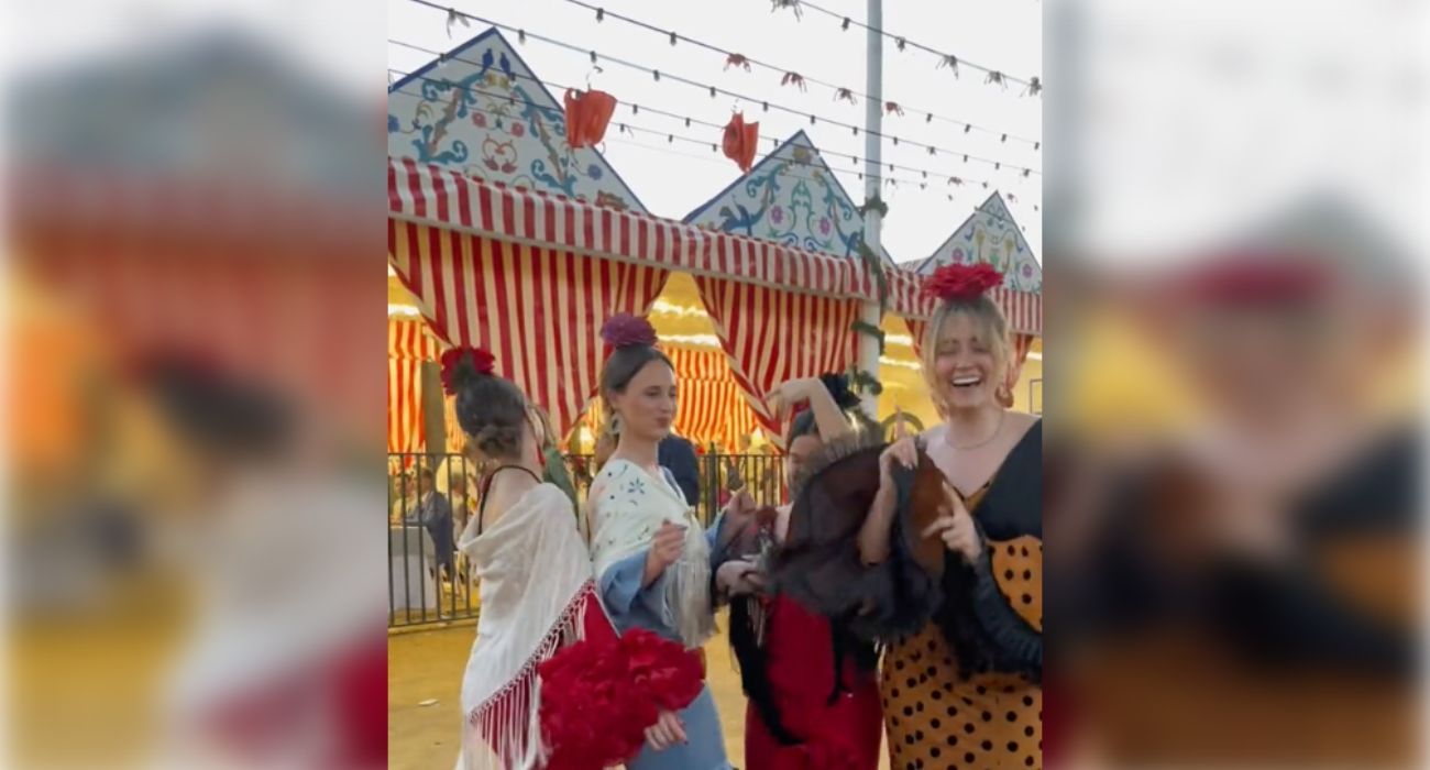 Alba Jiménez, a la derecha de la imagen, ha contado lo que le ha costado pasar tres días en la Feria de Abril. Alba Jiménez, a la derecha de la imagen, ha contado lo que le ha costado pasar tres días en la Feria de Abril.
