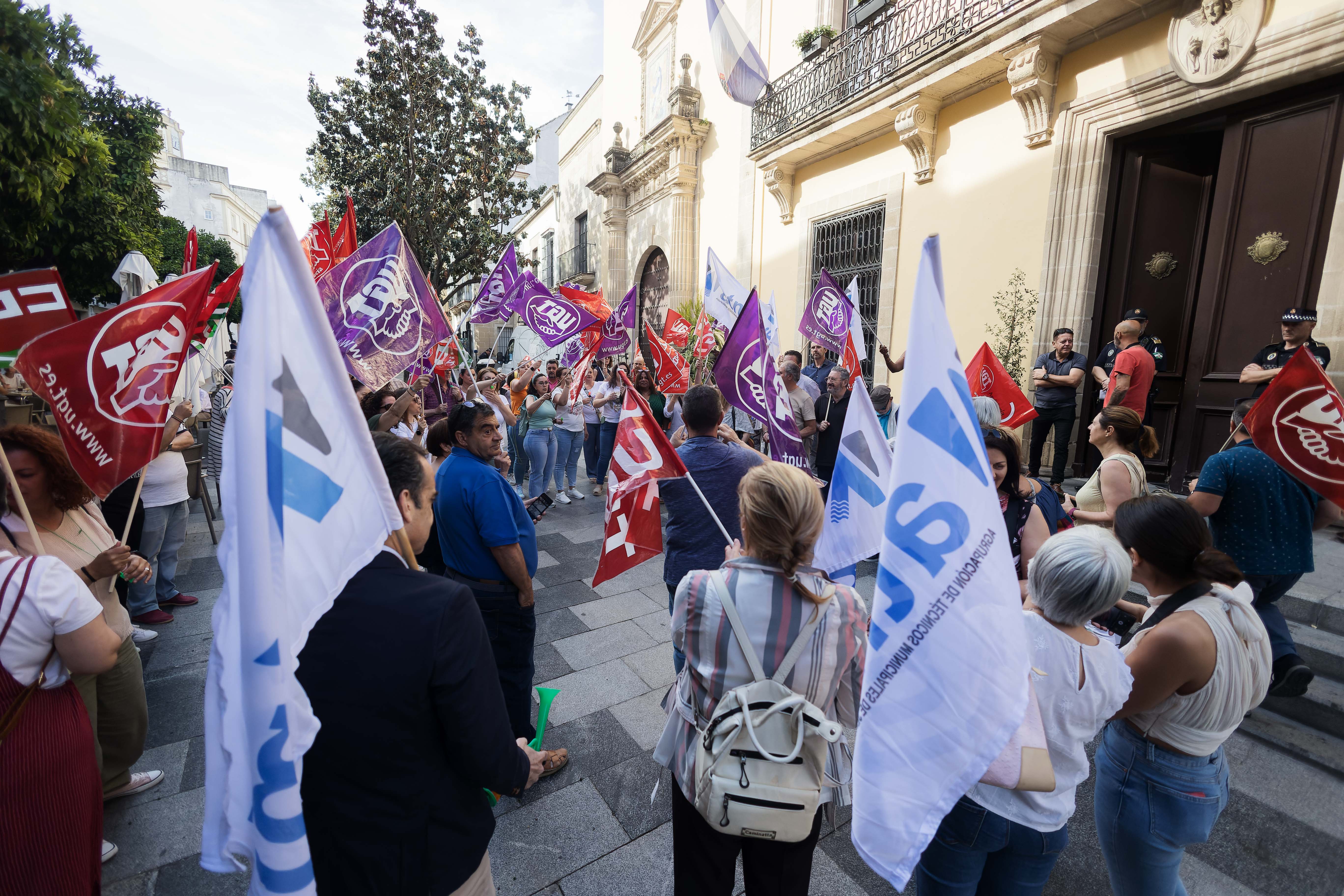 Protesta sindical de los representantes del personal laboral del Ayuntamiento de Jerez, en una imagen de archivo.