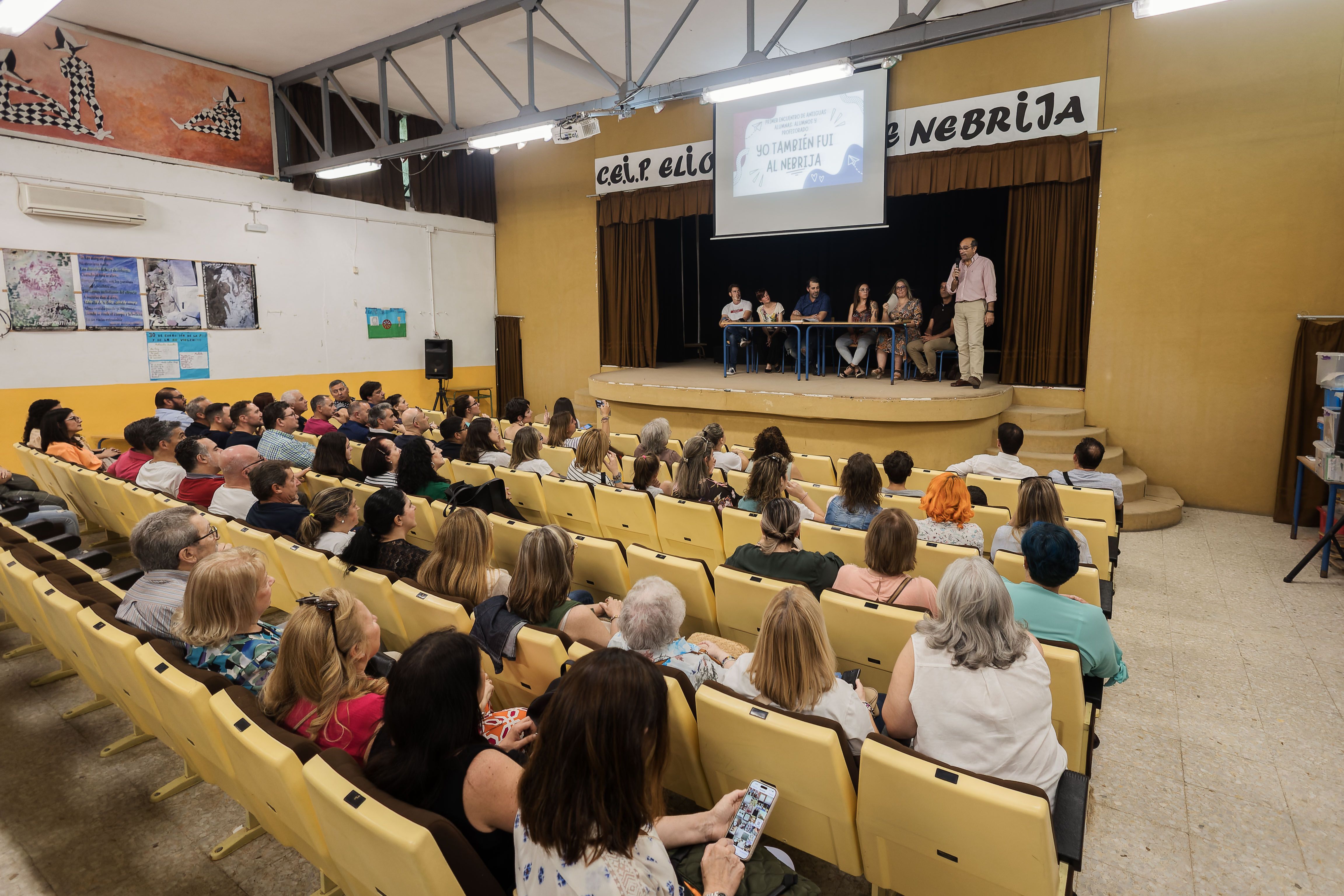 La vuelta a los recuerdos de la EGB en el colegio Antonio de Nebrija. La vuelta a los recuerdos de la EGB en el colegio Antonio de Nebrija.