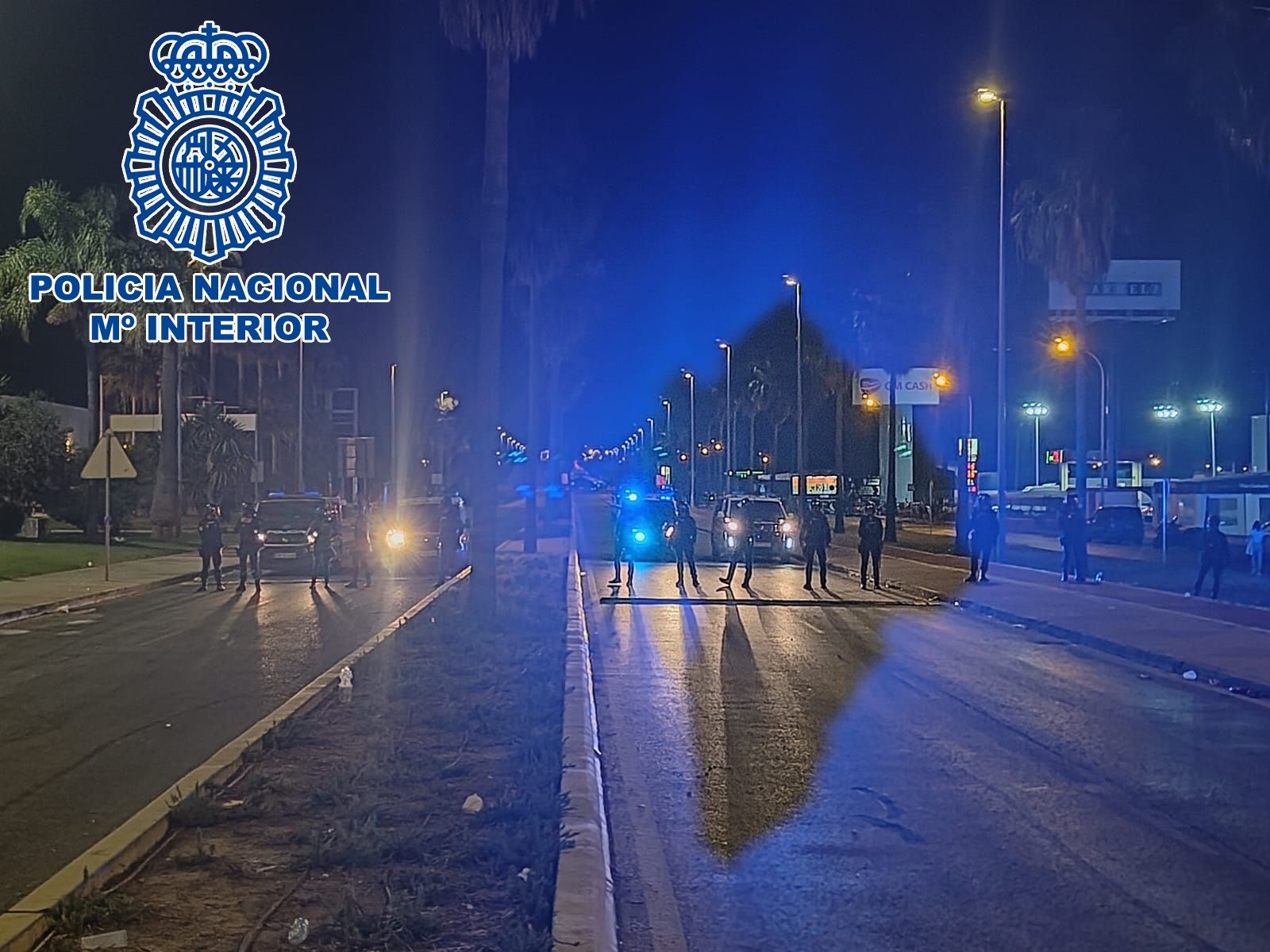 Las carreras ilegales se van a El Puerto por el MotoGP en Jerez y acaban con un policía herido por un botellazo. Las carreras ilegales se van a El Puerto por el MotoGP en Jerez y acaban con un policía herido por un botellazo.