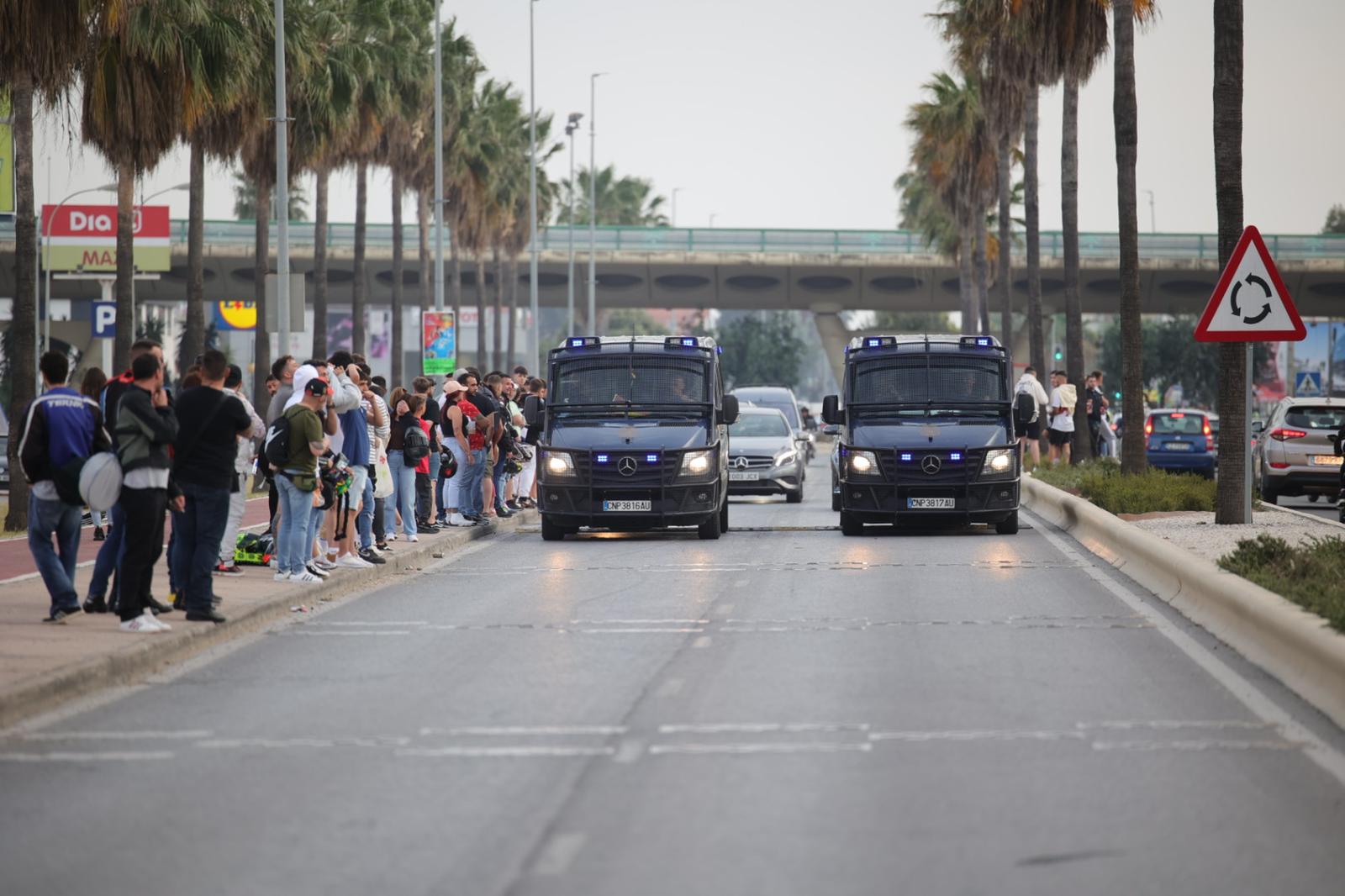 Dos vehículos de la Policía Nacional.