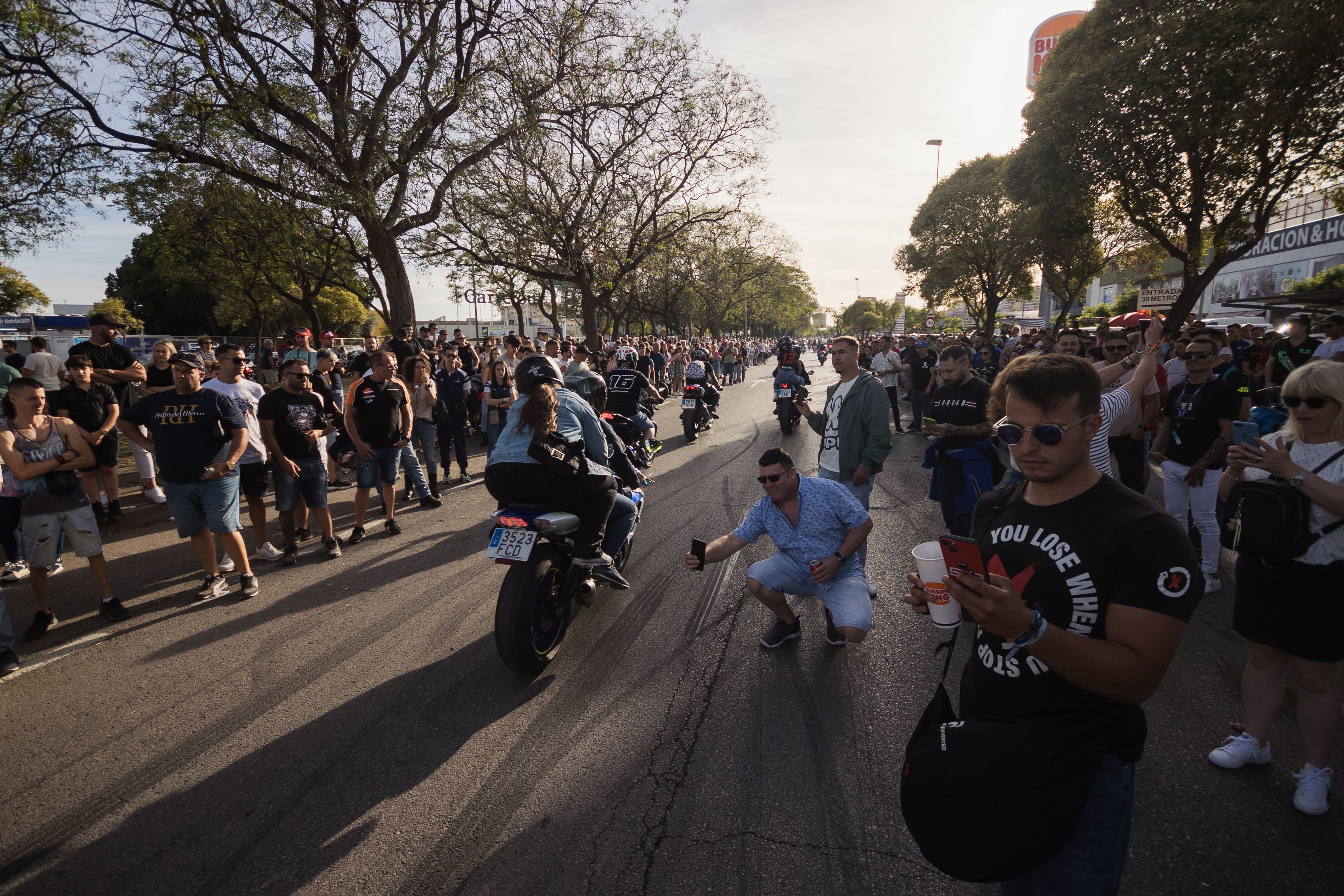 Ambiente de sábado motero en Jerez