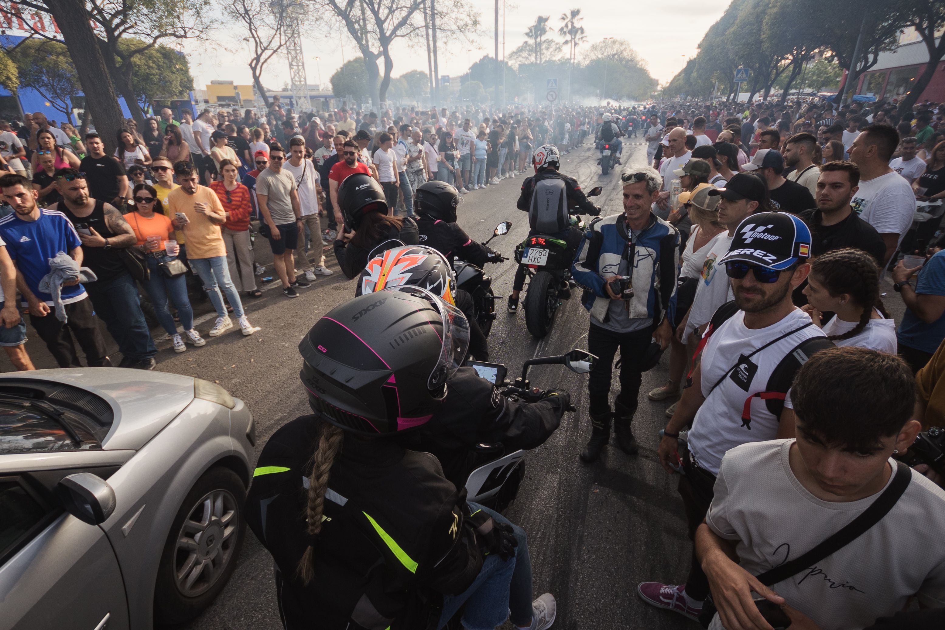 Ambiente de sábado motero en Jerez