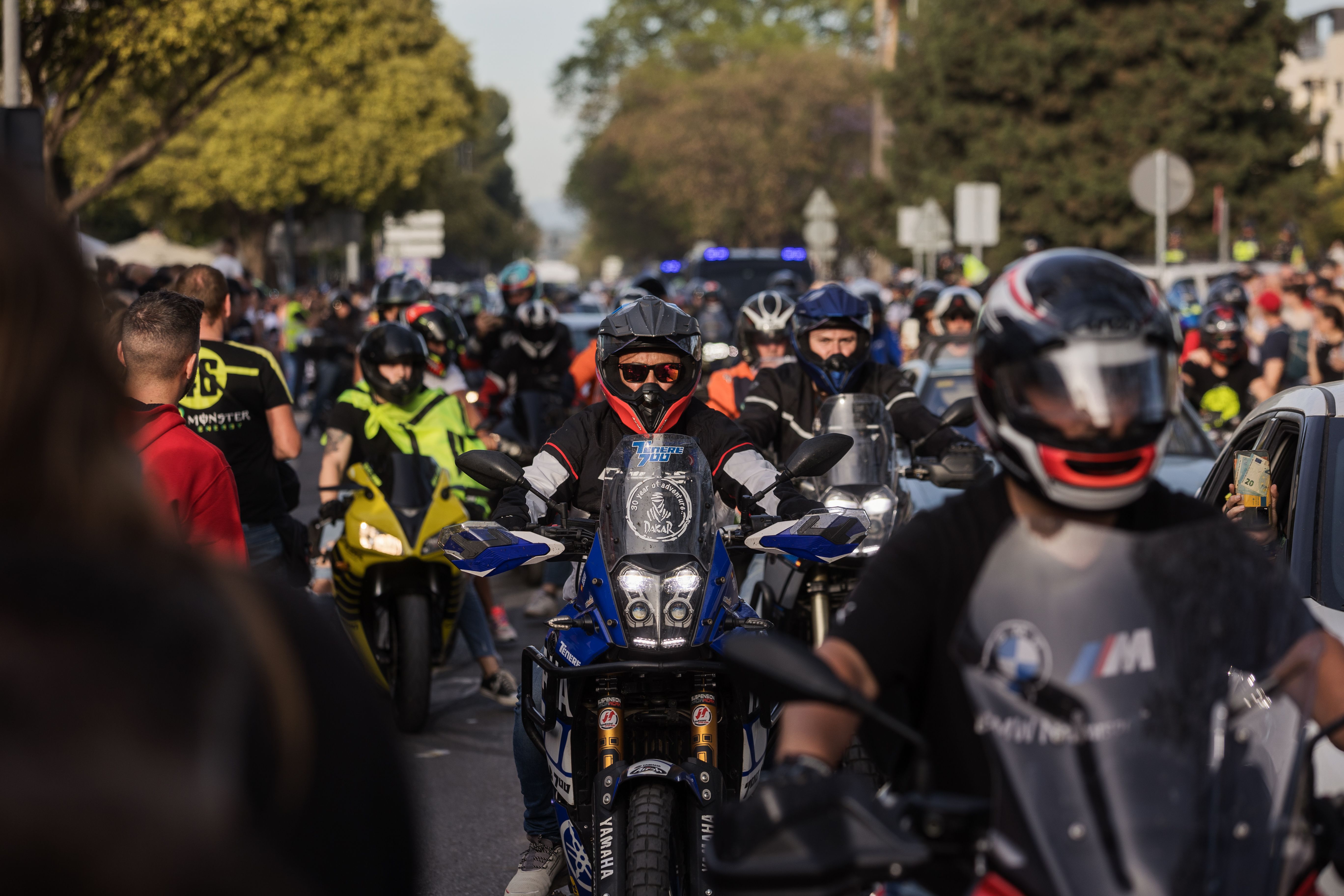 Ambiente de sábado motero en Jerez