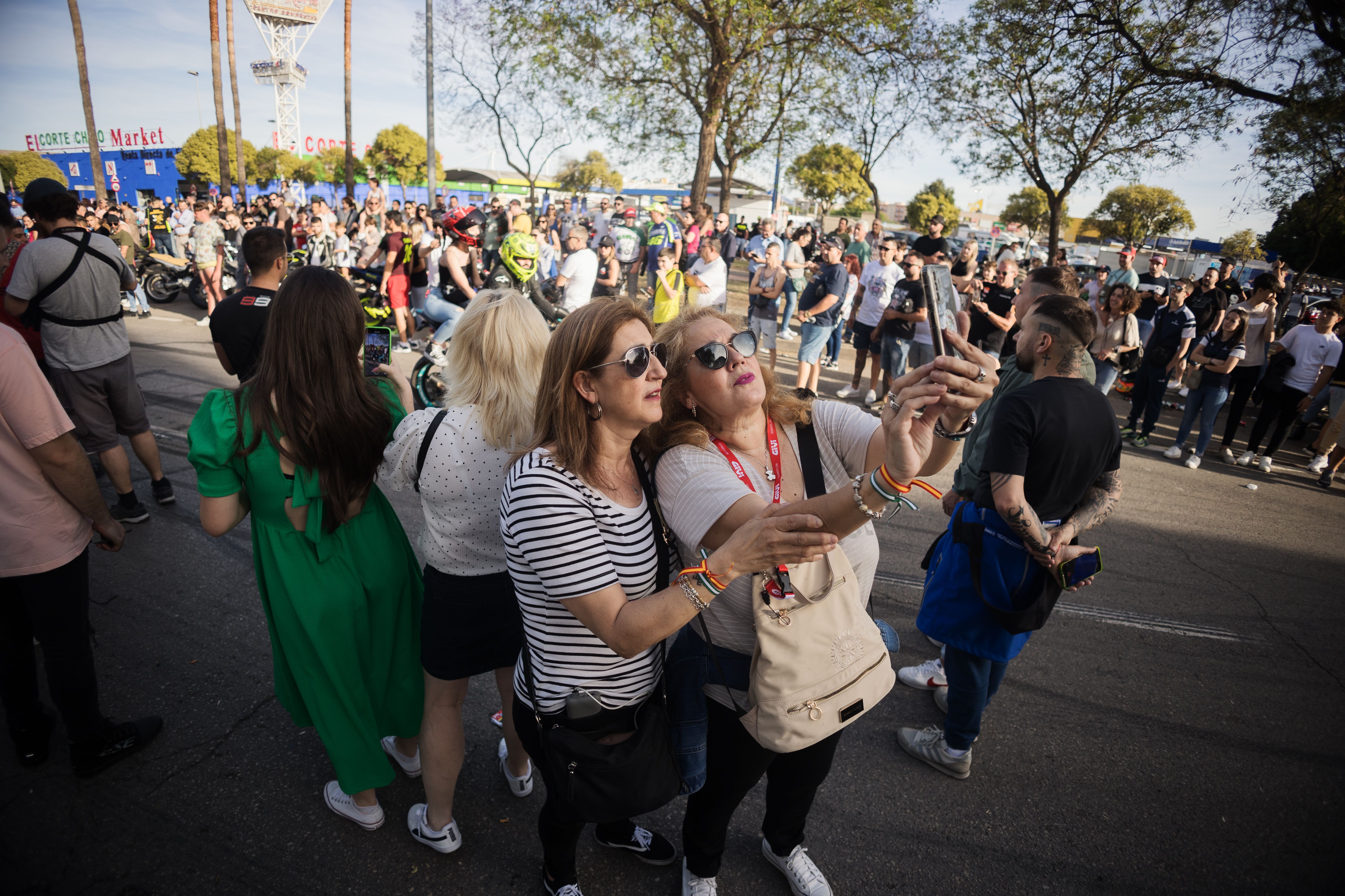 Ambiente de sábado motero en Jerez