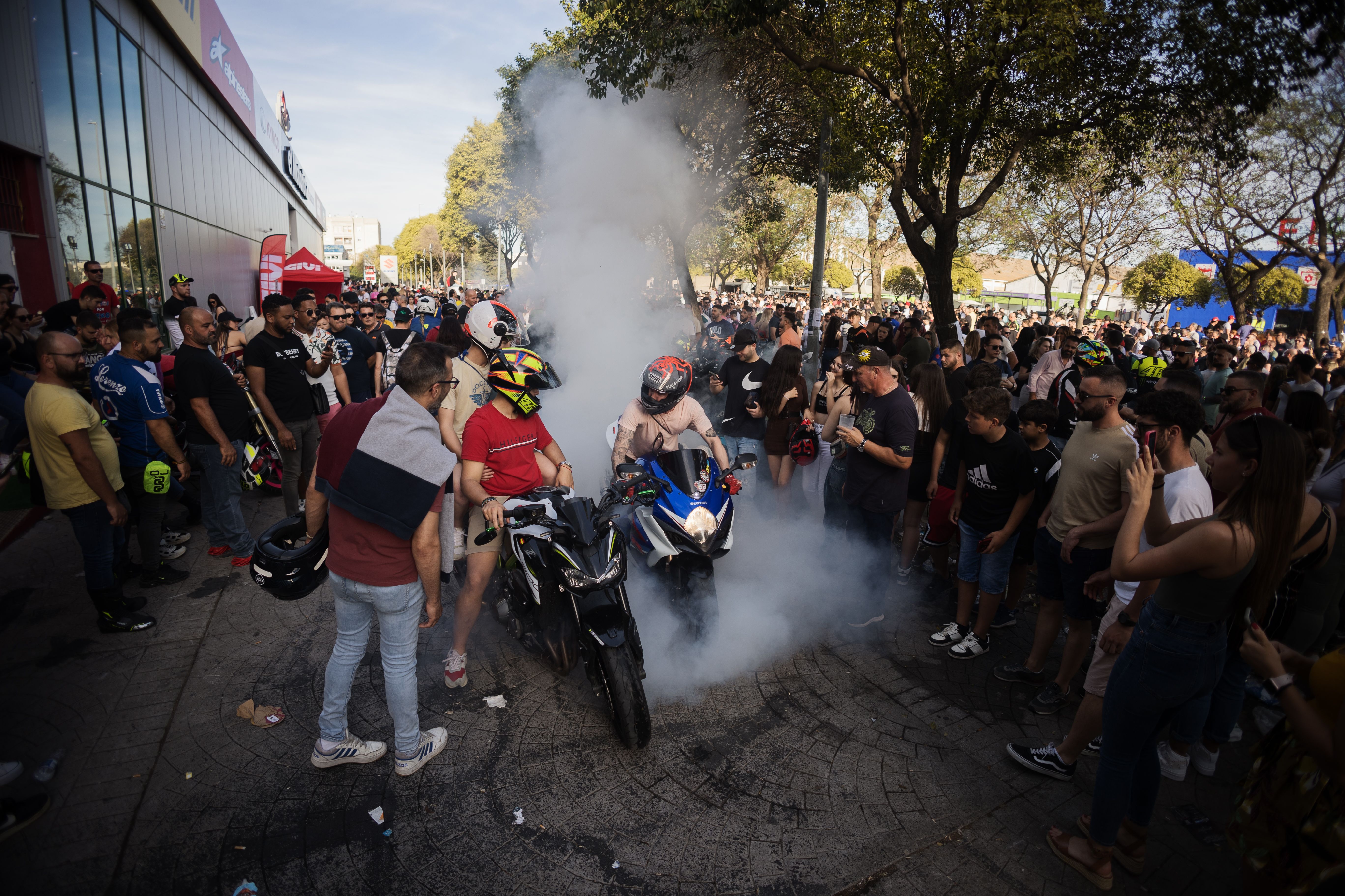 Ambiente de sábado motero en Jerez