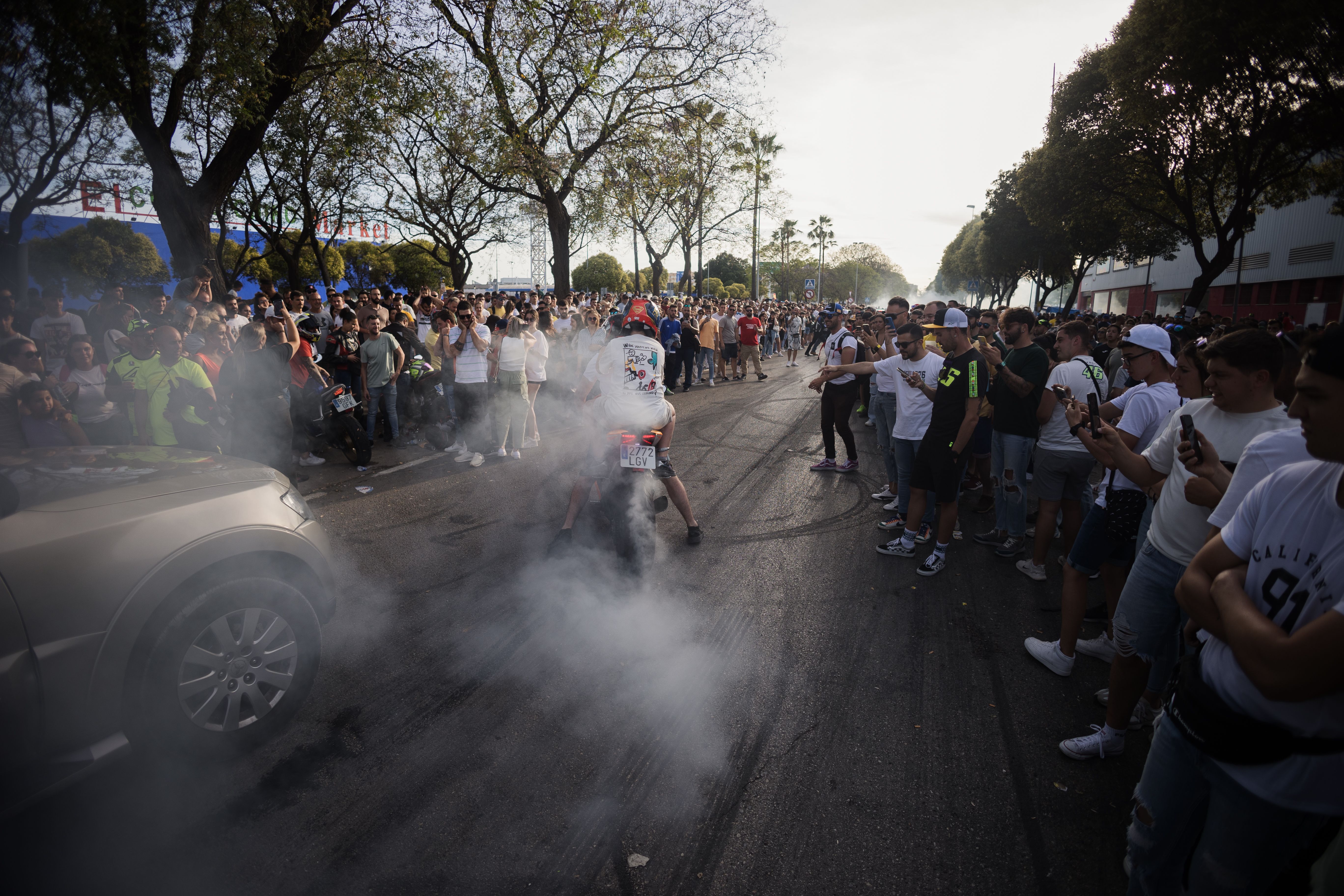 Ambiente de sábado motero en Jerez