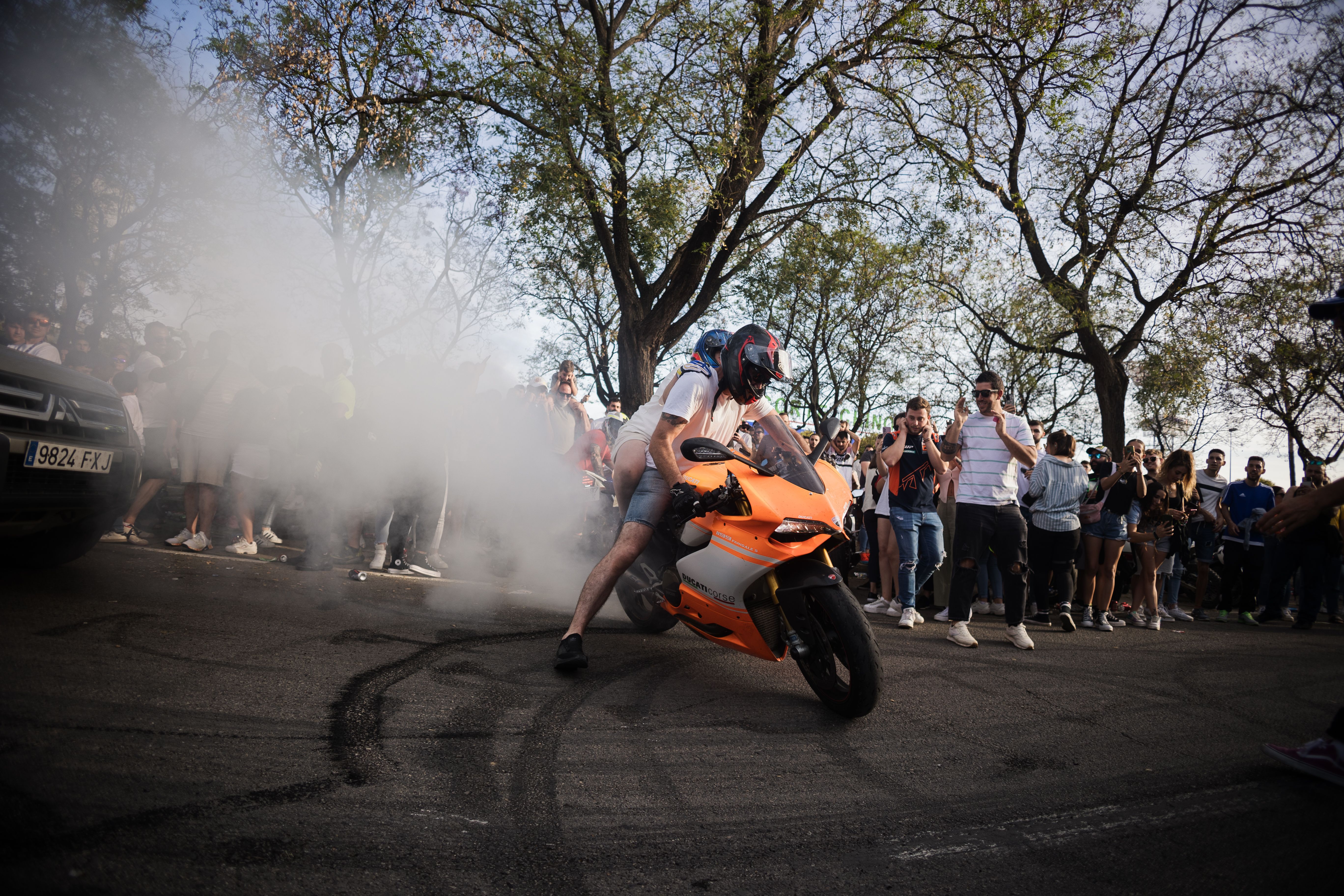 Ambiente de sábado motero en Jerez