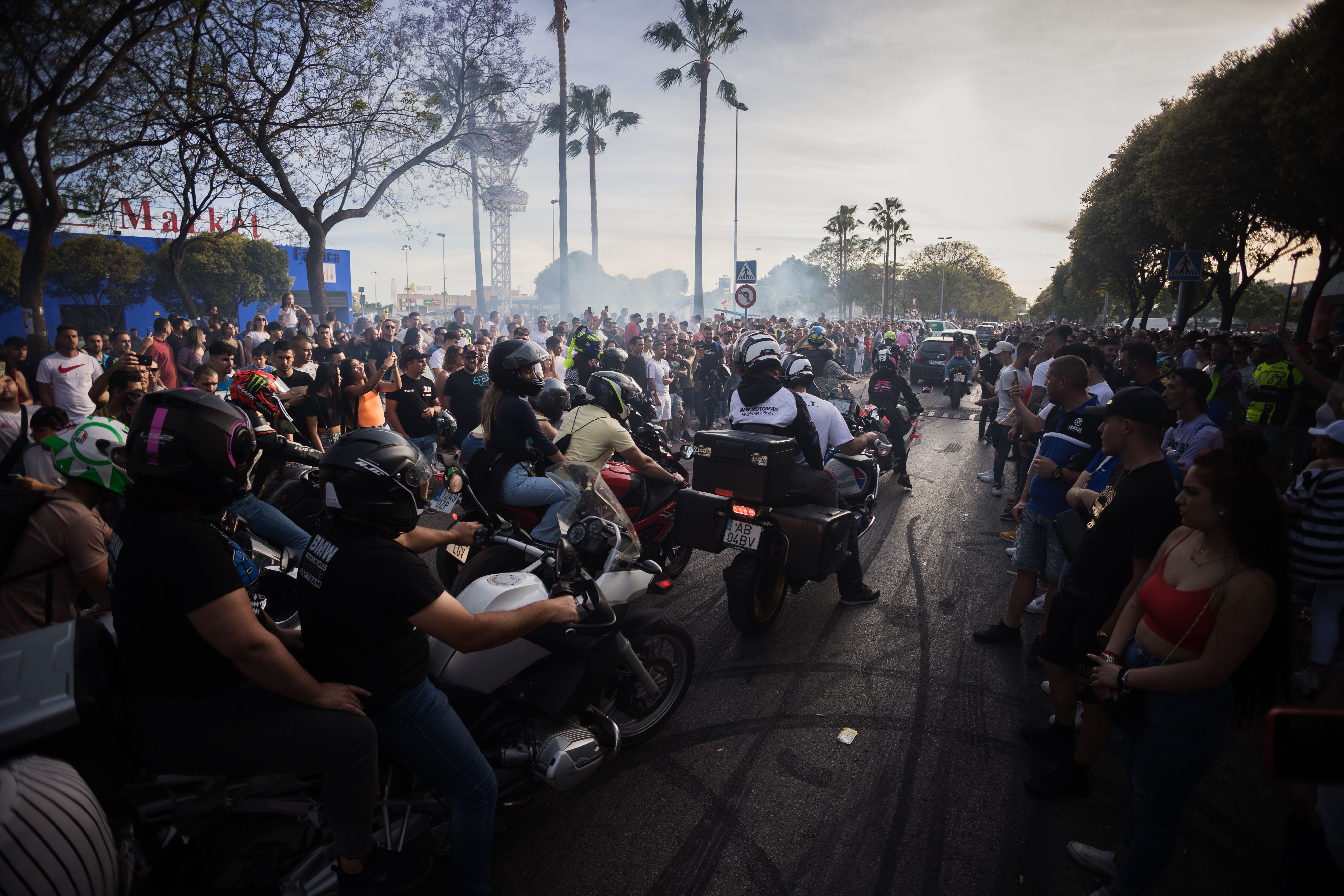 Ambiente de sábado motero en Jerez