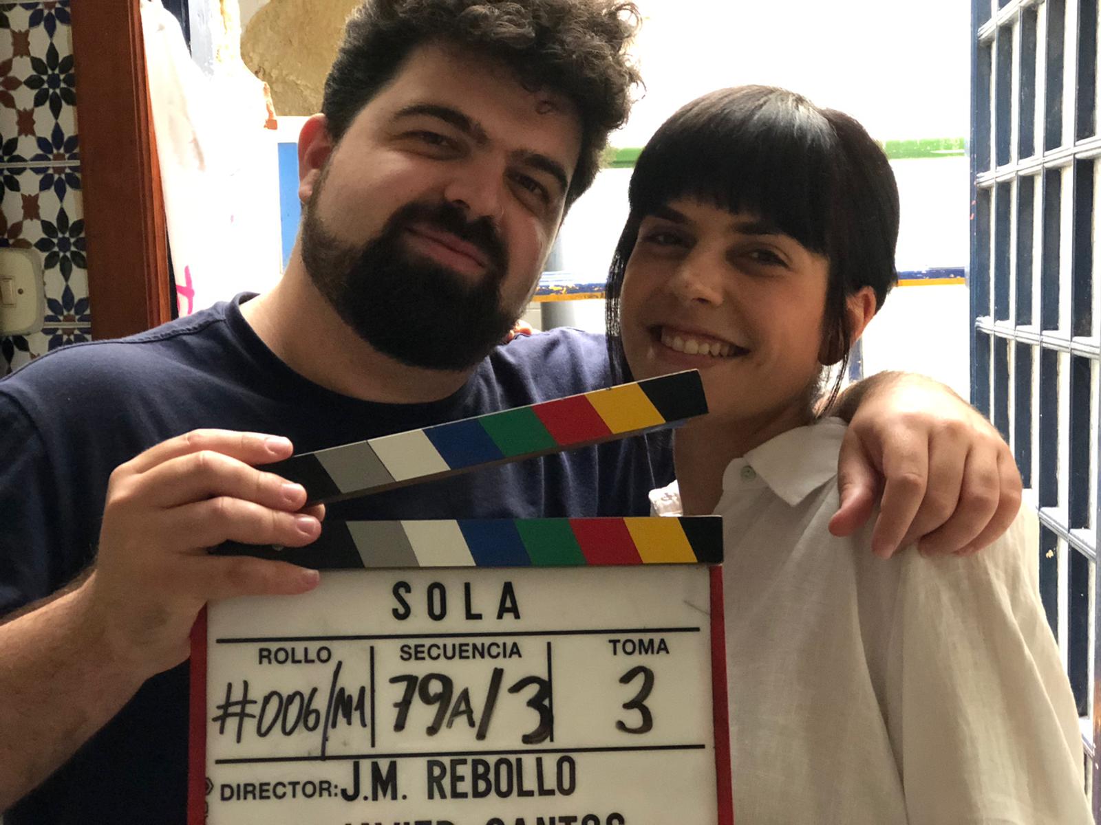 La joven actriz María Andrómeda junto al director José Manuel Rebollo durante el rodaje de la película. CEDIDA