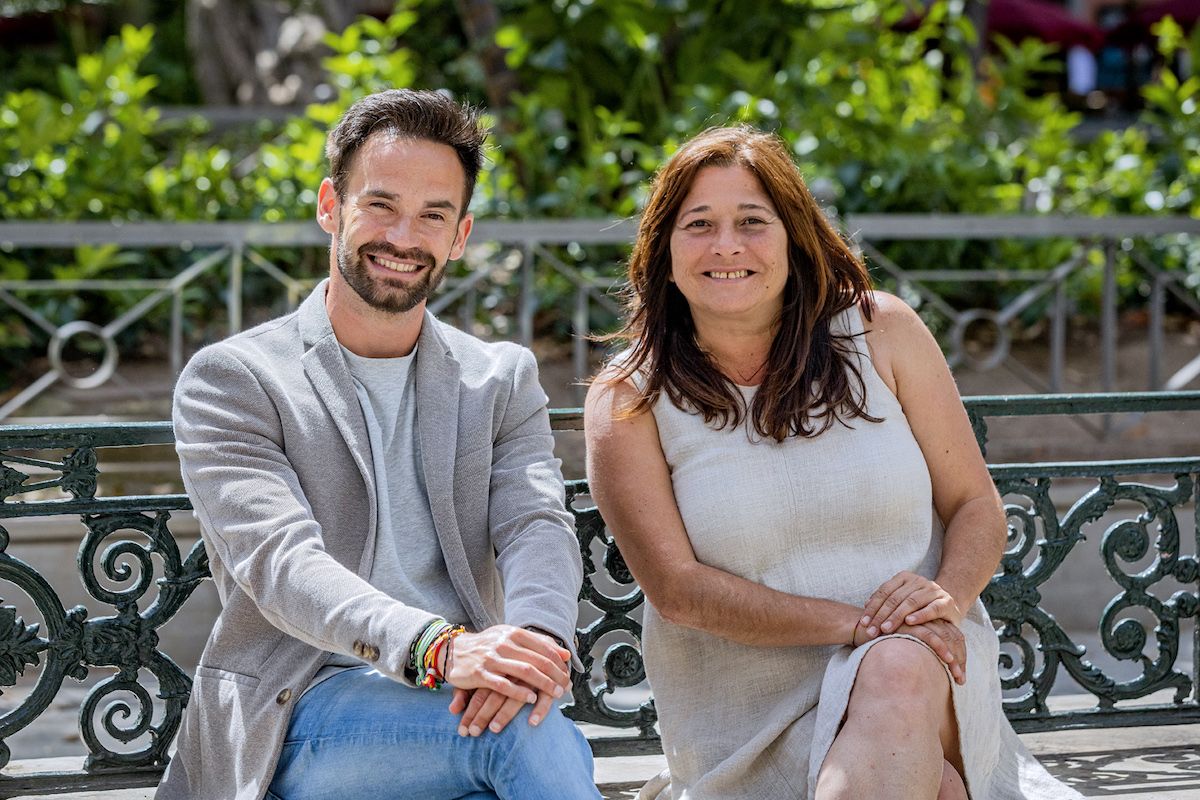 David de la Cruz y Helena Fernández, en la plaza de Mina de Cádiz.