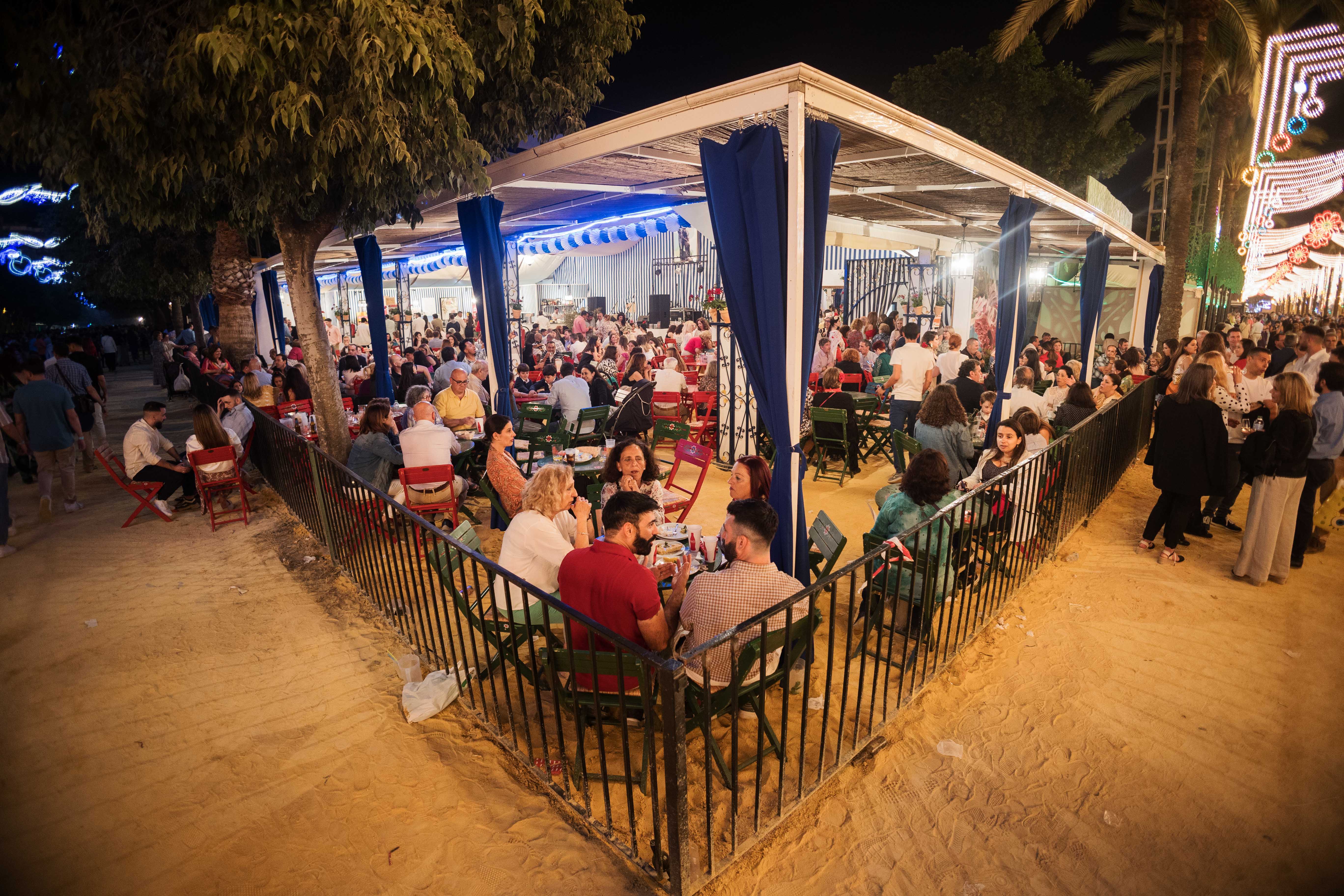 Ambiente en una caseta de la Feria del Caballo el pasado año.
