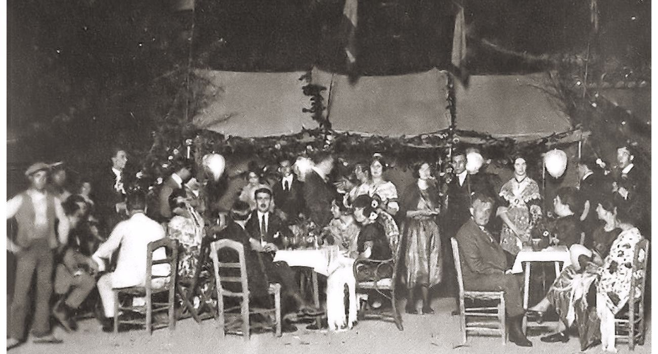 Una caseta, hace más de cien años, de la Feria del Caballo. Una caseta, hace más de cien años, de la Feria del Caballo.