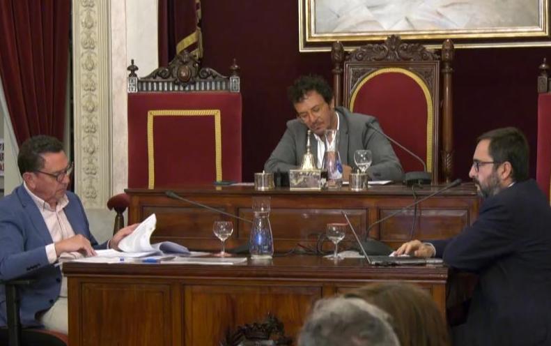 José María González 'Kichi', en el pleno en el que se aprueba el acuerdo regulador de la plantilla municipal.