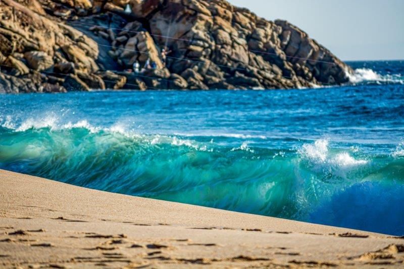 Las aguas salvajes y cristalinas de la cala de los Alemanes. 