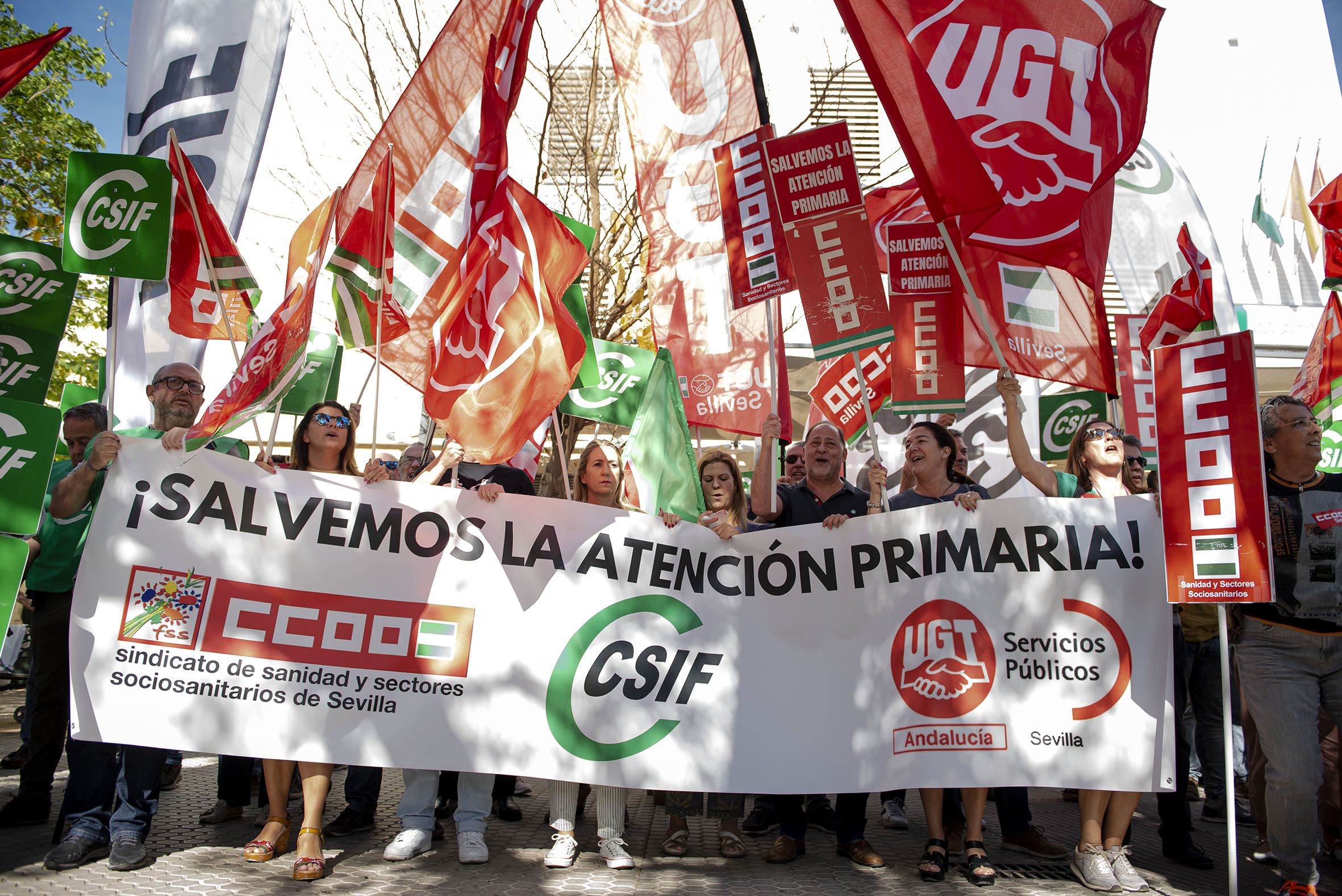 Los sindicatos ya prevén una huelga en la sanidad andaluza: "Los incumplimientos son continuos". Manifestación en defensa de la Atención Primaria en Andalucía, en imagen de archivo.