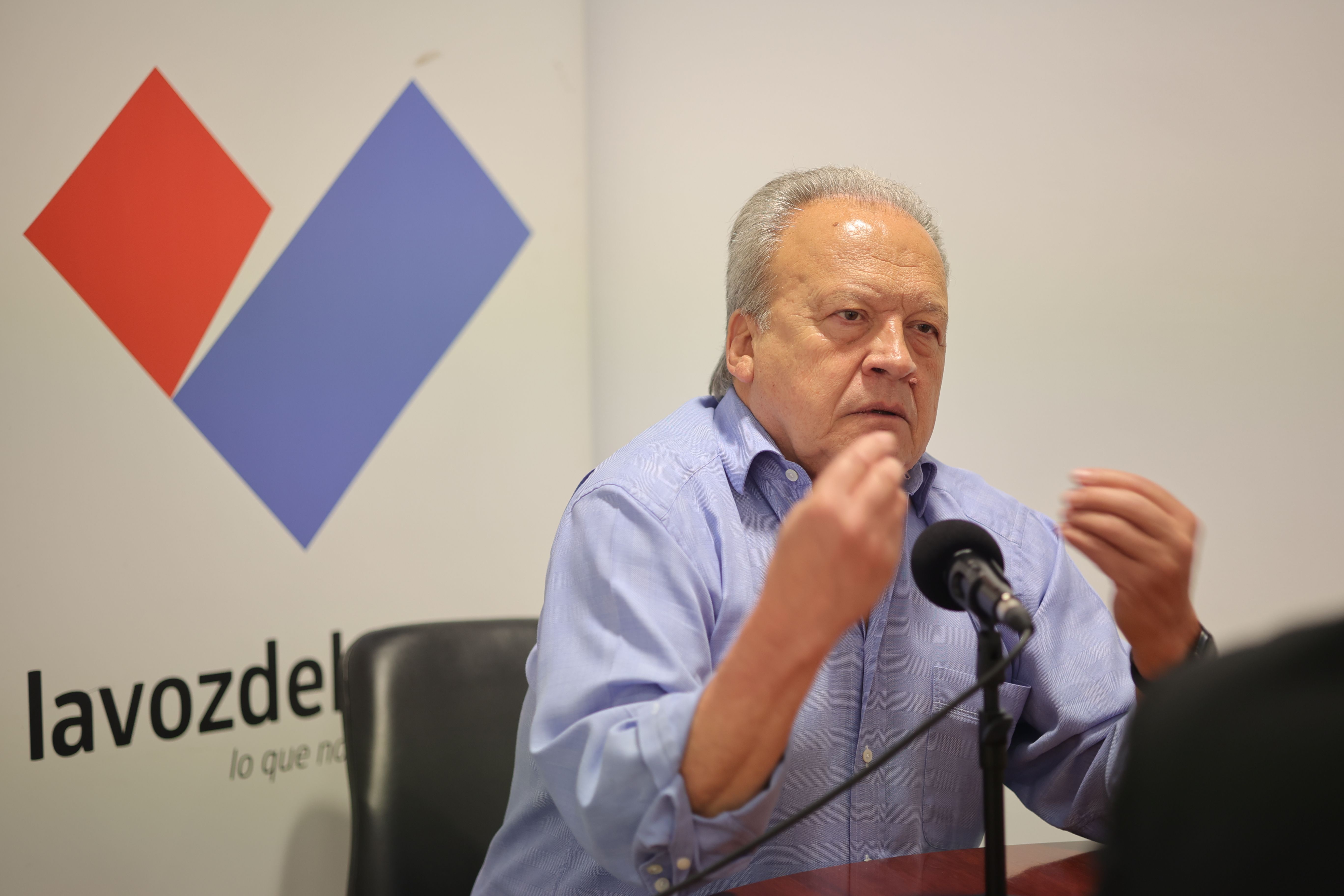 Un momento de la entrevista con Pedro Pacheco, ex alcalde de Jerez, en la redacción de lavozdelsur.es, este lunes de campaña del 28M y recién finalizada la Feria del Caballo. Un momento de la entrevista con Pedro Pacheco, ex alcalde de Jerez, en la redacción de lavozdelsur.es, este lunes de campaña del 28M y recién finalizada la Feria del Caballo.
