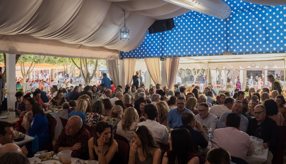 Una caseta atestada a la hora del almuerzo la pasada Feria del Caballo.
