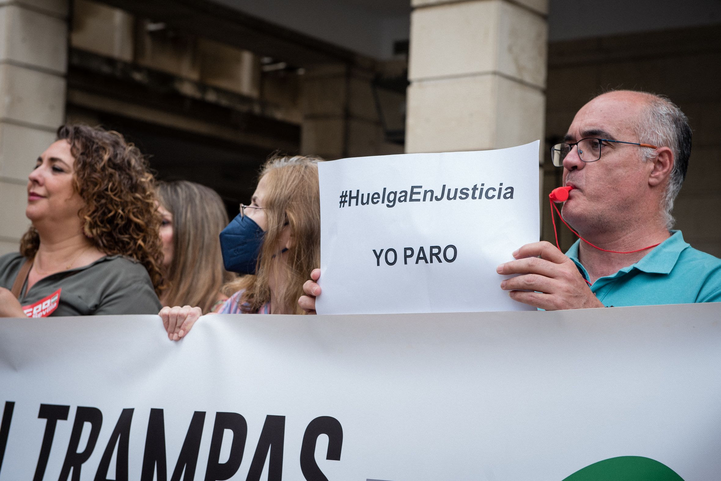 Cacerolada en Justicia en Sevilla.