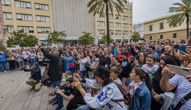 Cientos de gaditanos acudieron al acto de recuerdo. Cientos de gaditanos acudieron al acto de recuerdo.