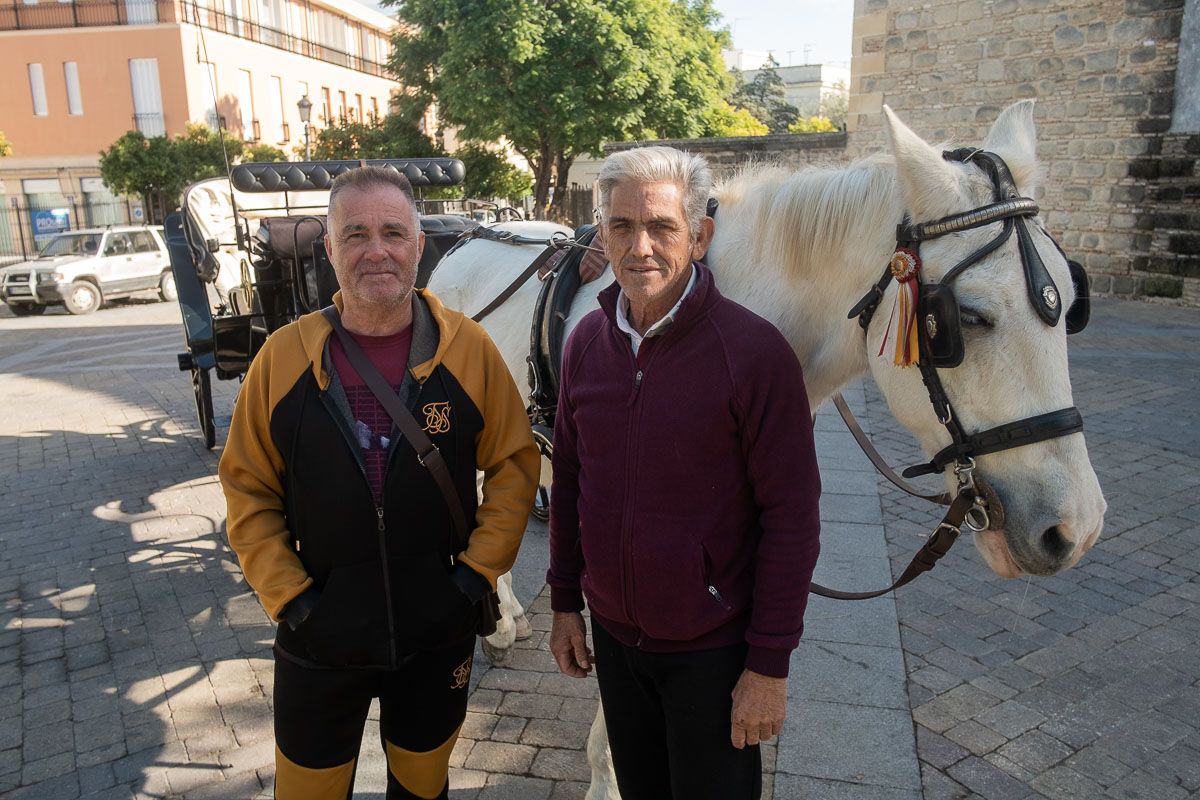 Emilio Domínguez y Francisco Pacheco, responsables de la Asociación Jerezana de Coches de Caballos, en una imagen reciente.