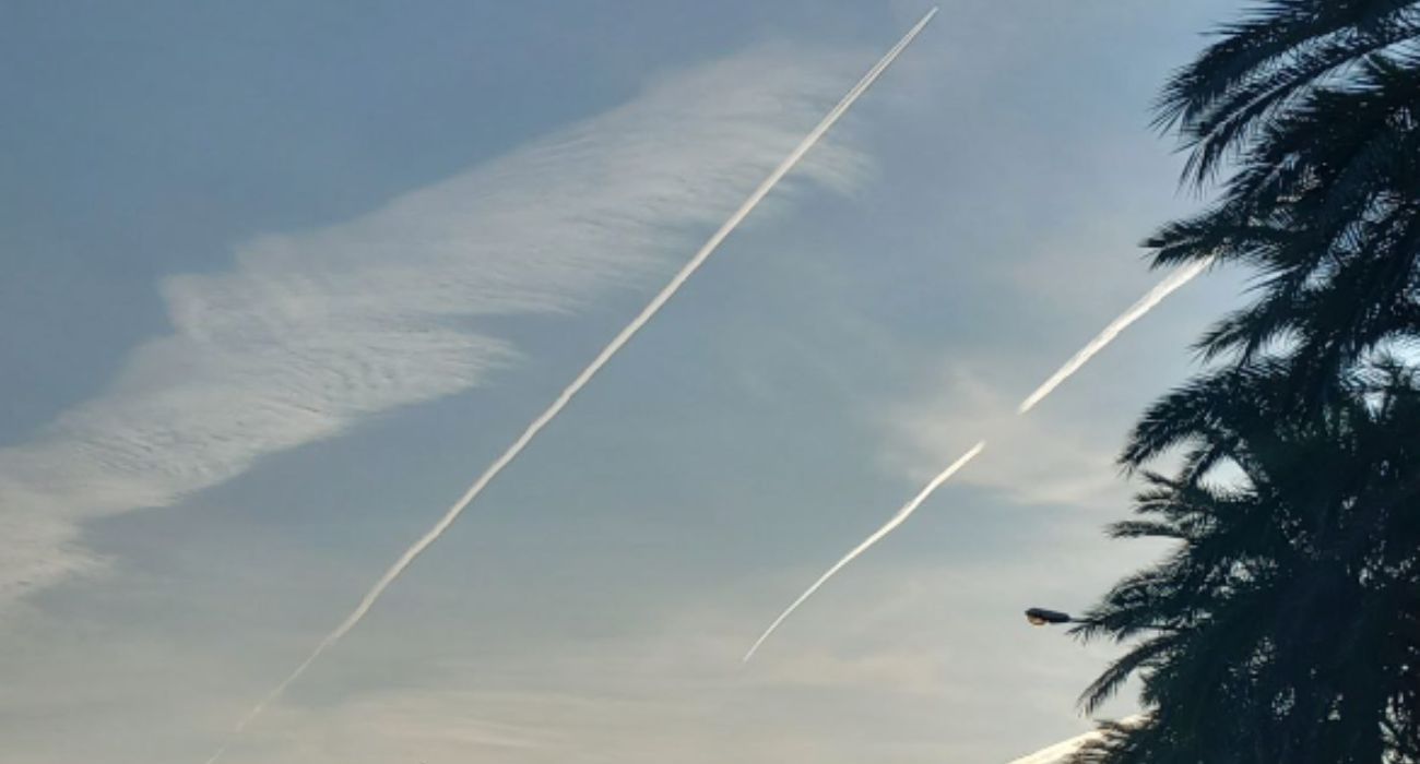Estelas en el cielo. ¿Rastros de los aviones para impedir que llueva?