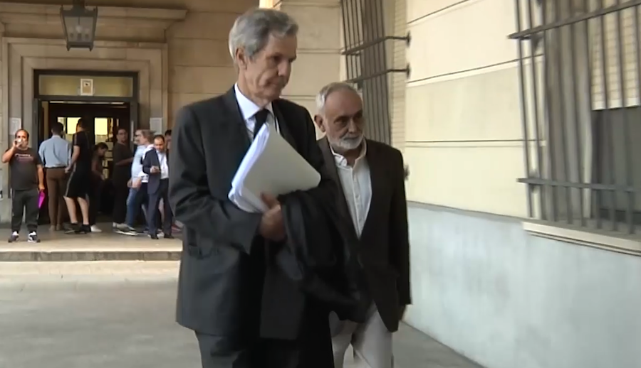 Fernando Villén, ex director de la Faffe, entrando a los Juzgados, donde se resucita la causa.
