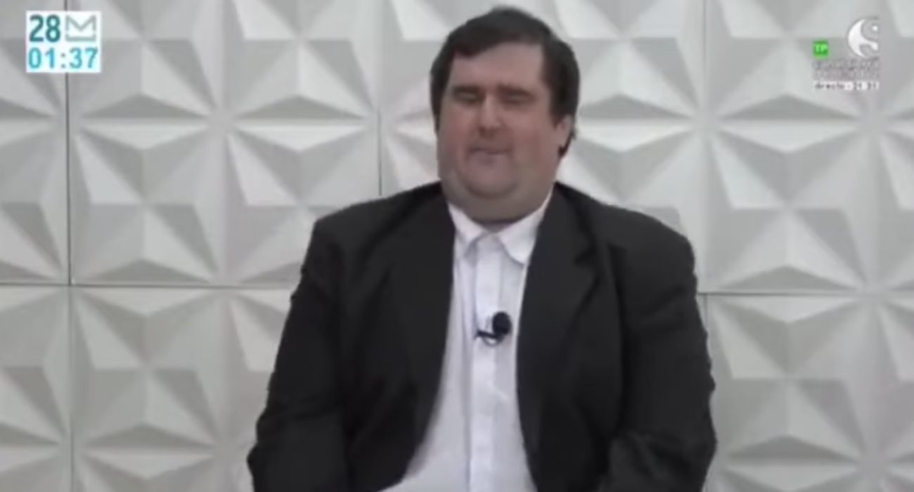 El candidato de IU en Ubrique, en un momento delicado.