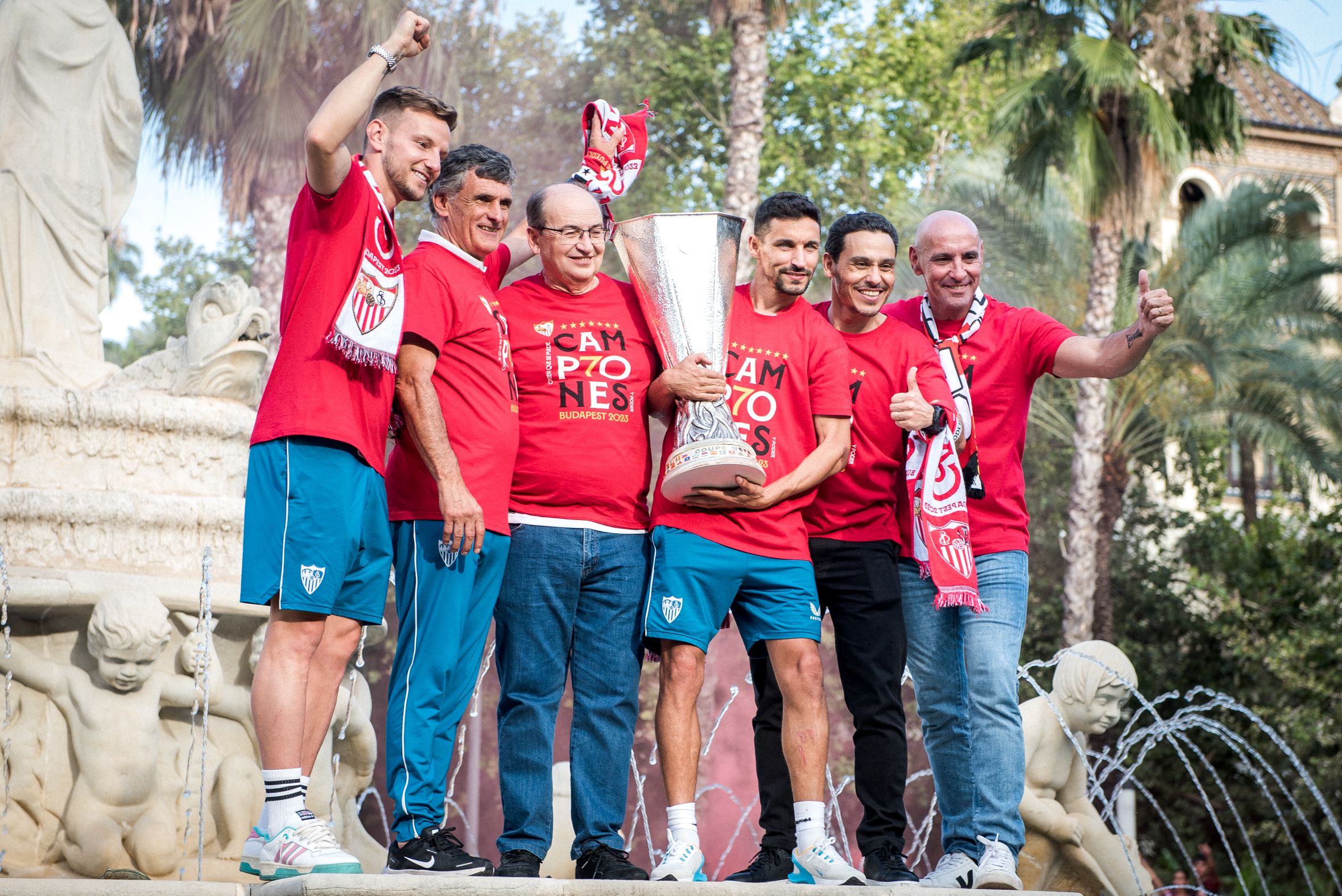 Capitanes, entrenador, director deportivo y presidente. 