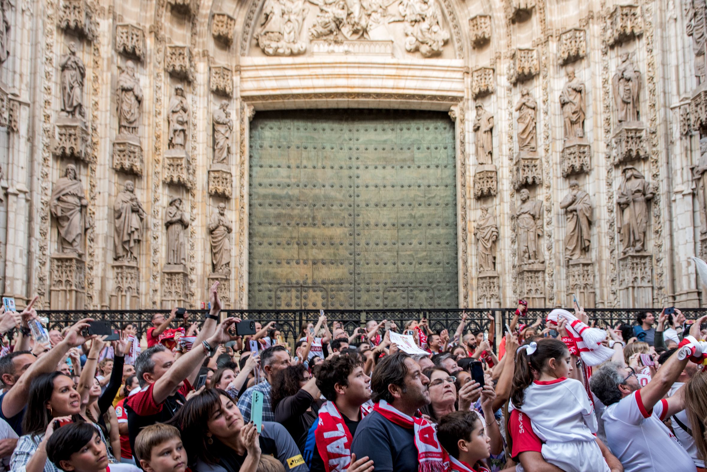 La afición estuvo arropando en todo momento a su equipo.