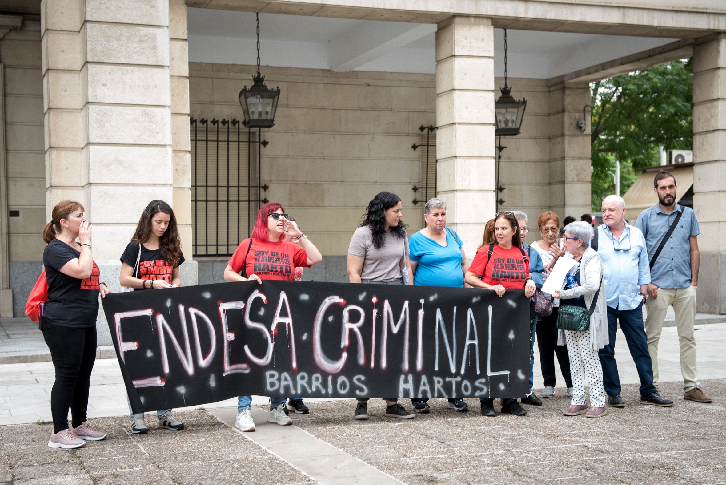 VECINOS POLIGONO SUR ENDESA CORTES LUZ SEVILLA 1