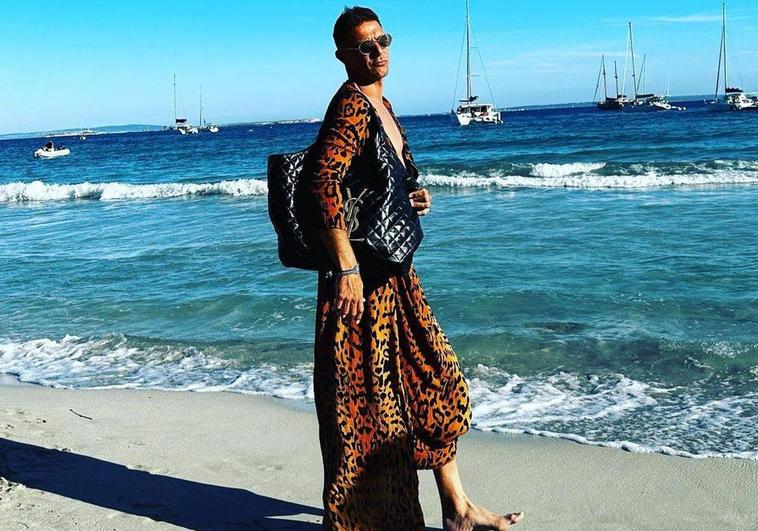Joaquín apoya a sus compañeros de equipo desde Ibiza. INSTAGRAM