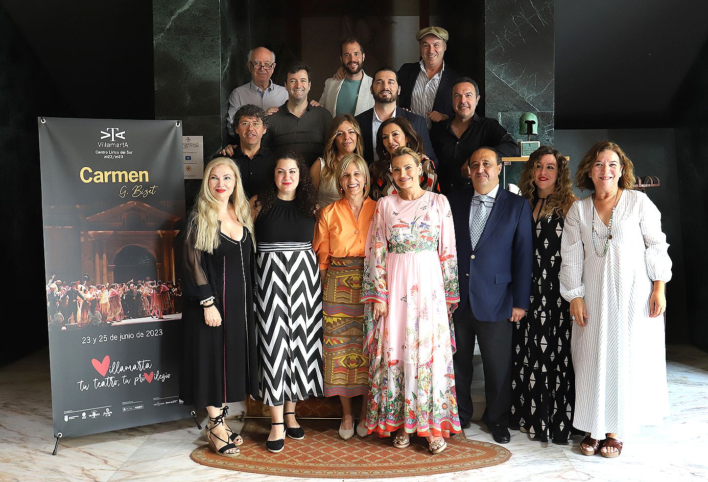 La alcaldesa Pelayo y su responsable de Cultura, Francisco Zurita, en la reciente presentación de la ópera 'Carmen', en el Villamarta, producida por Fundarte.