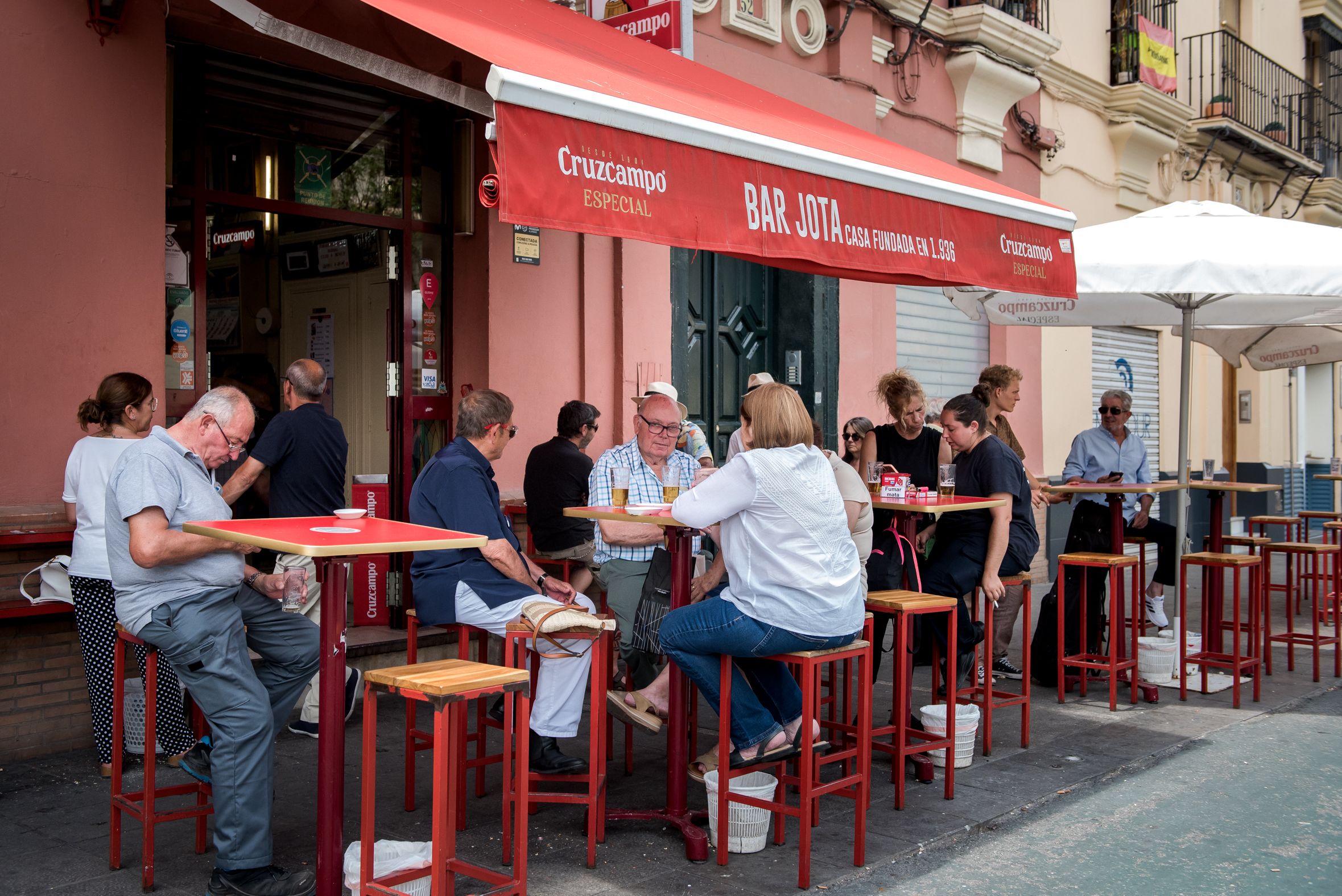 Bar Jota, uno de los bares emblemáticos de Sevilla. Bar Jota, uno de los bares emblemáticos de Sevilla.