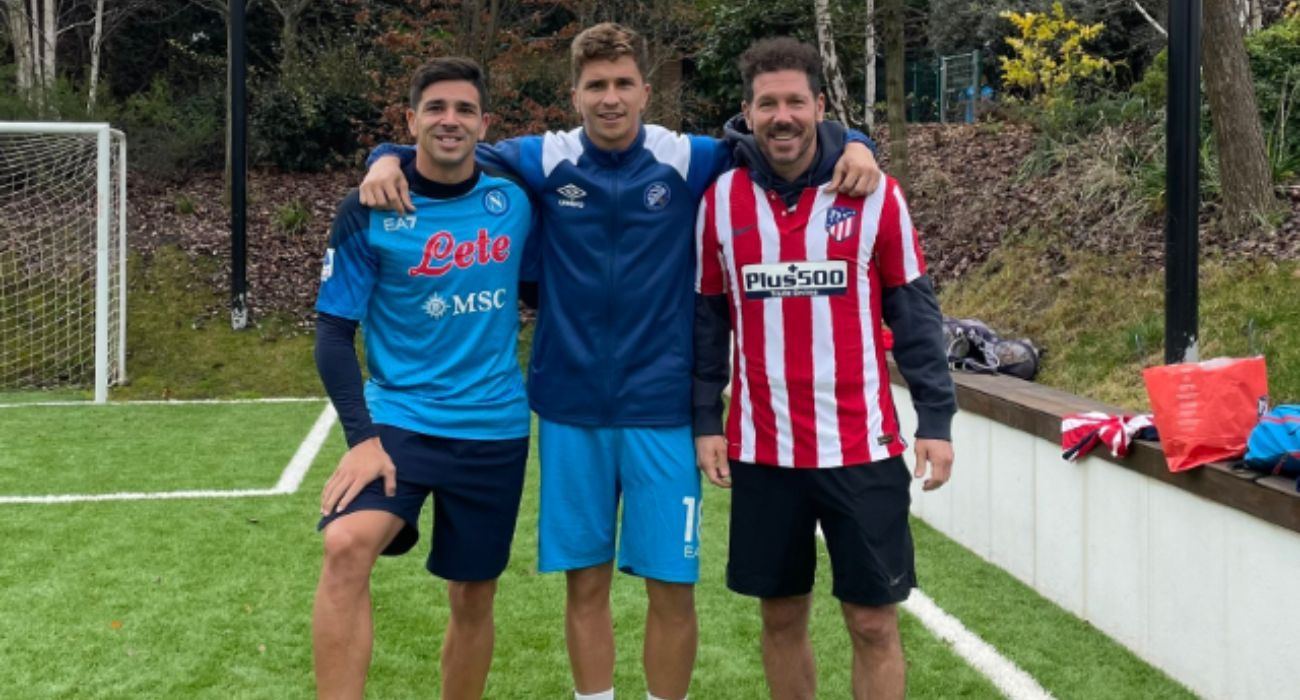Gianluca, en el centro de la imagen, junto a su hermano Giovanni y su padre. Gianluca, en el centro de la imagen, junto a su hermano Giovanni y su padre.