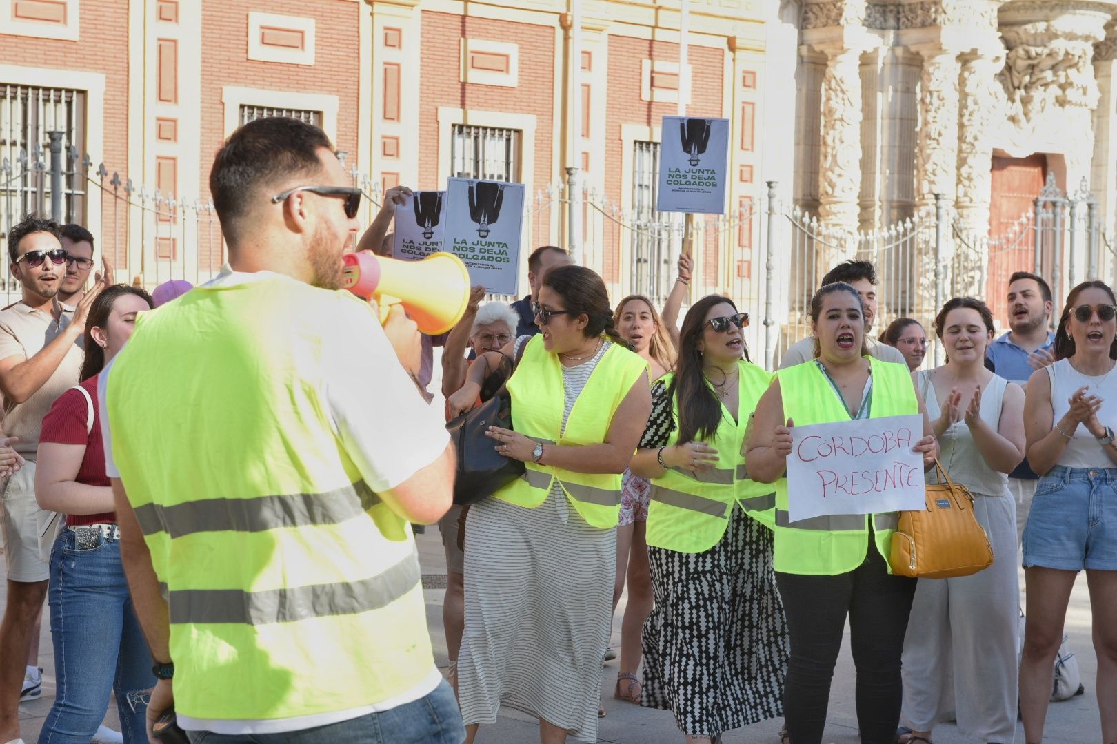 Concentración en Sevilla por el Bono Alquiler, en una imagen de archivo.