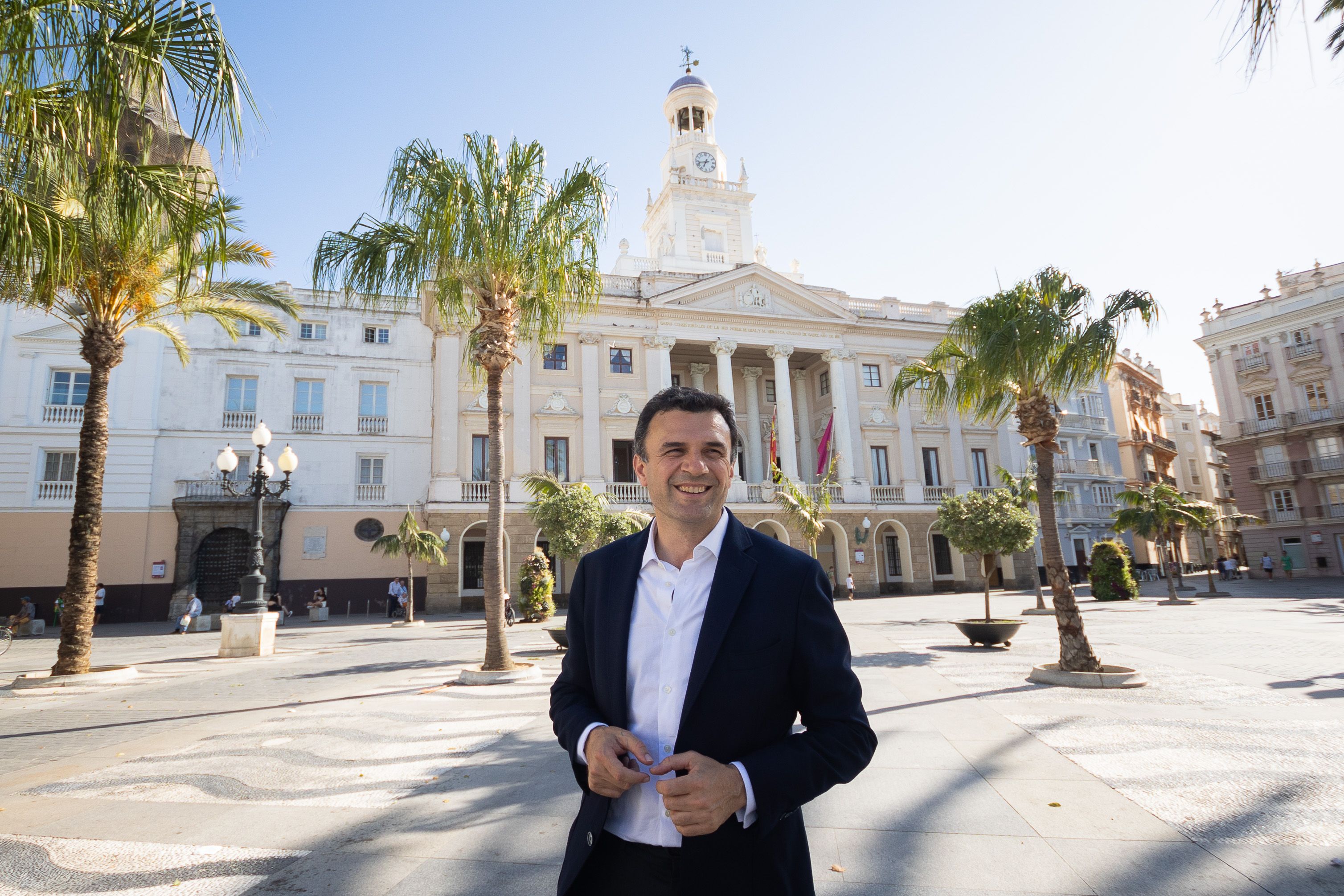 El nuevo alcalde de Cádiz, Bruno García, sonríe tras la entrevista concedida a lavozdelsur.es, este pasado viernes.