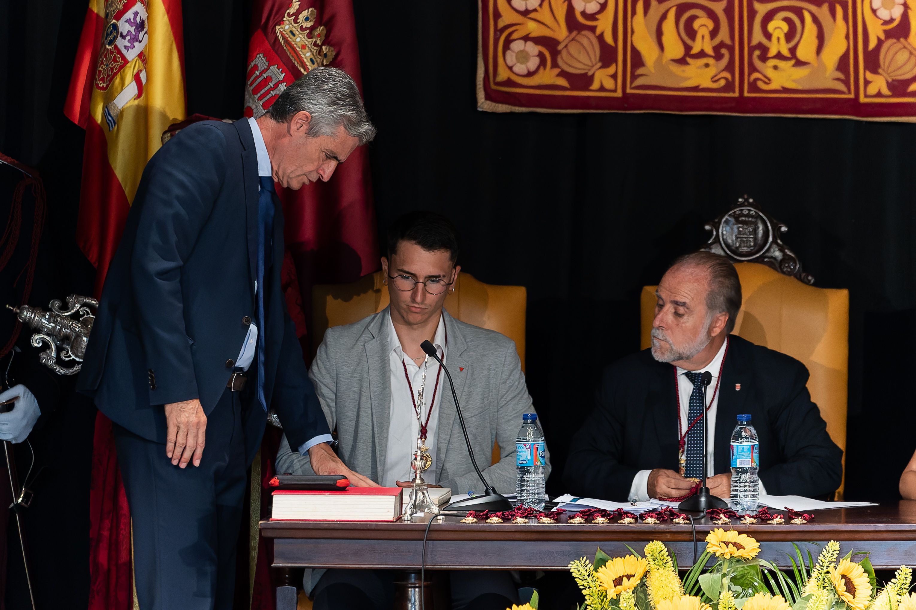 Acto de investidura de Miguel Rodríguez como alcalde de Arcos