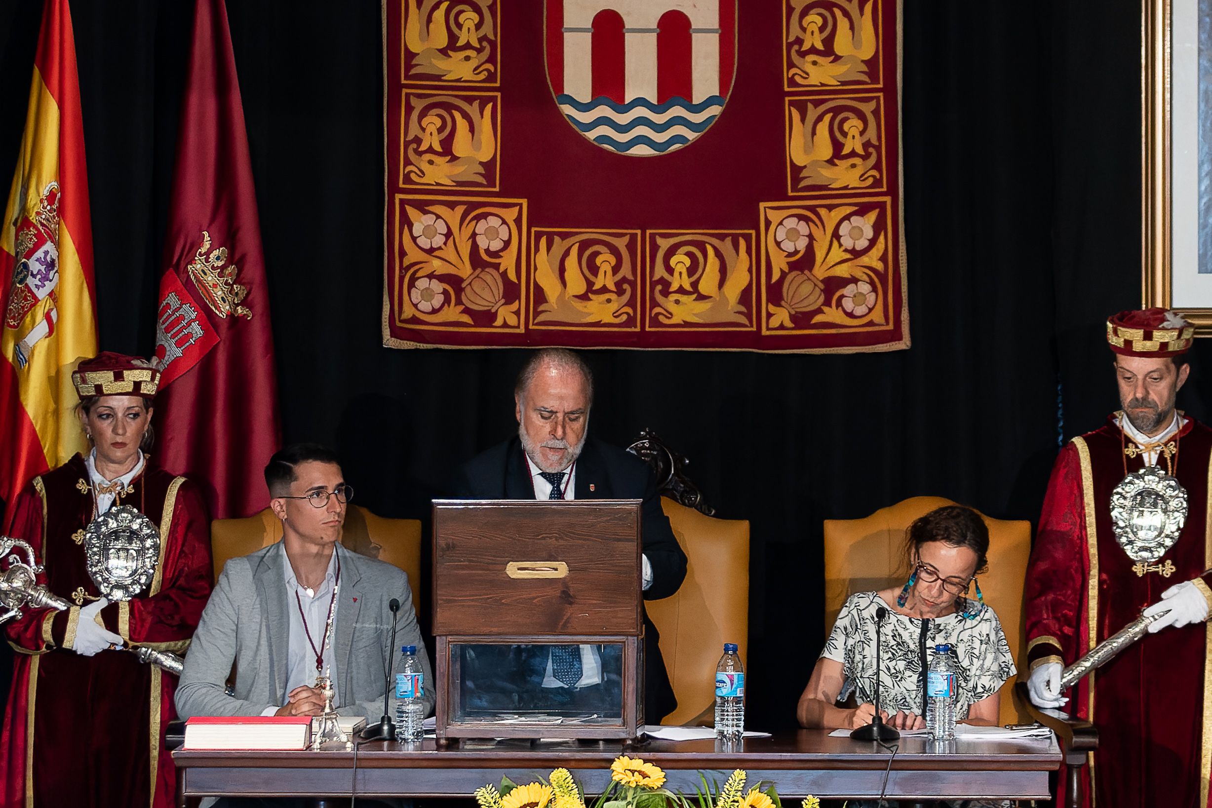 Acto de investidura de Miguel Rodríguez como alcalde de Arcos