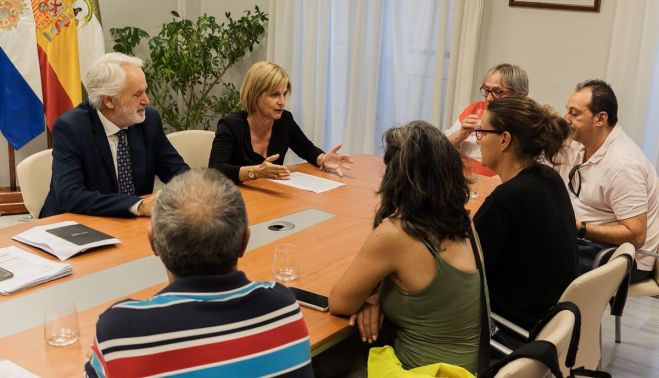 Reunión entre representantes de los vecinos, María José García-Pelayo y Agustín Muñoz.
