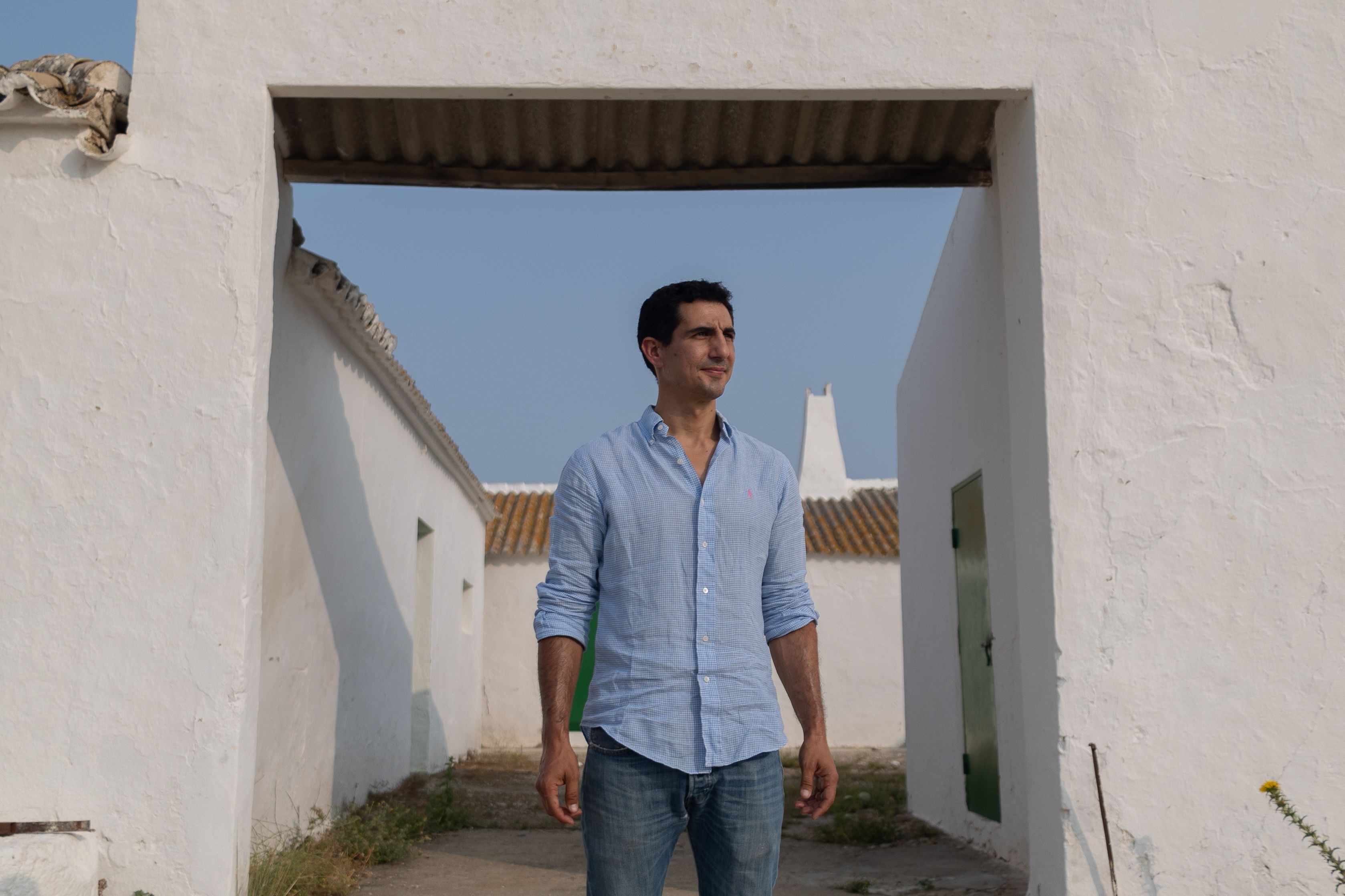 Manuel Troya en la finca familiar. 
