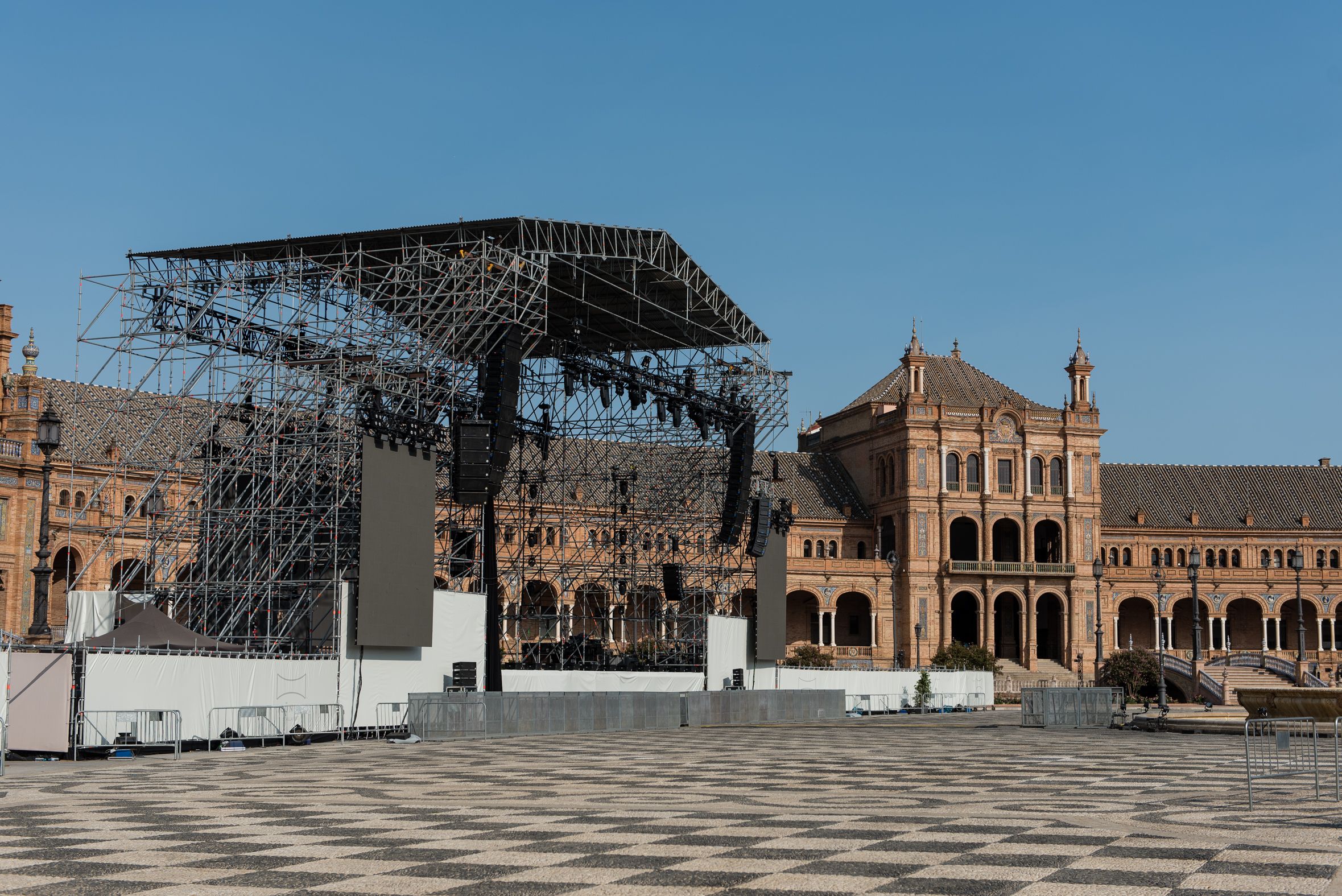 Escenario de Icónica en la Plaza de España. Escenario de Icónica en la Plaza de España.