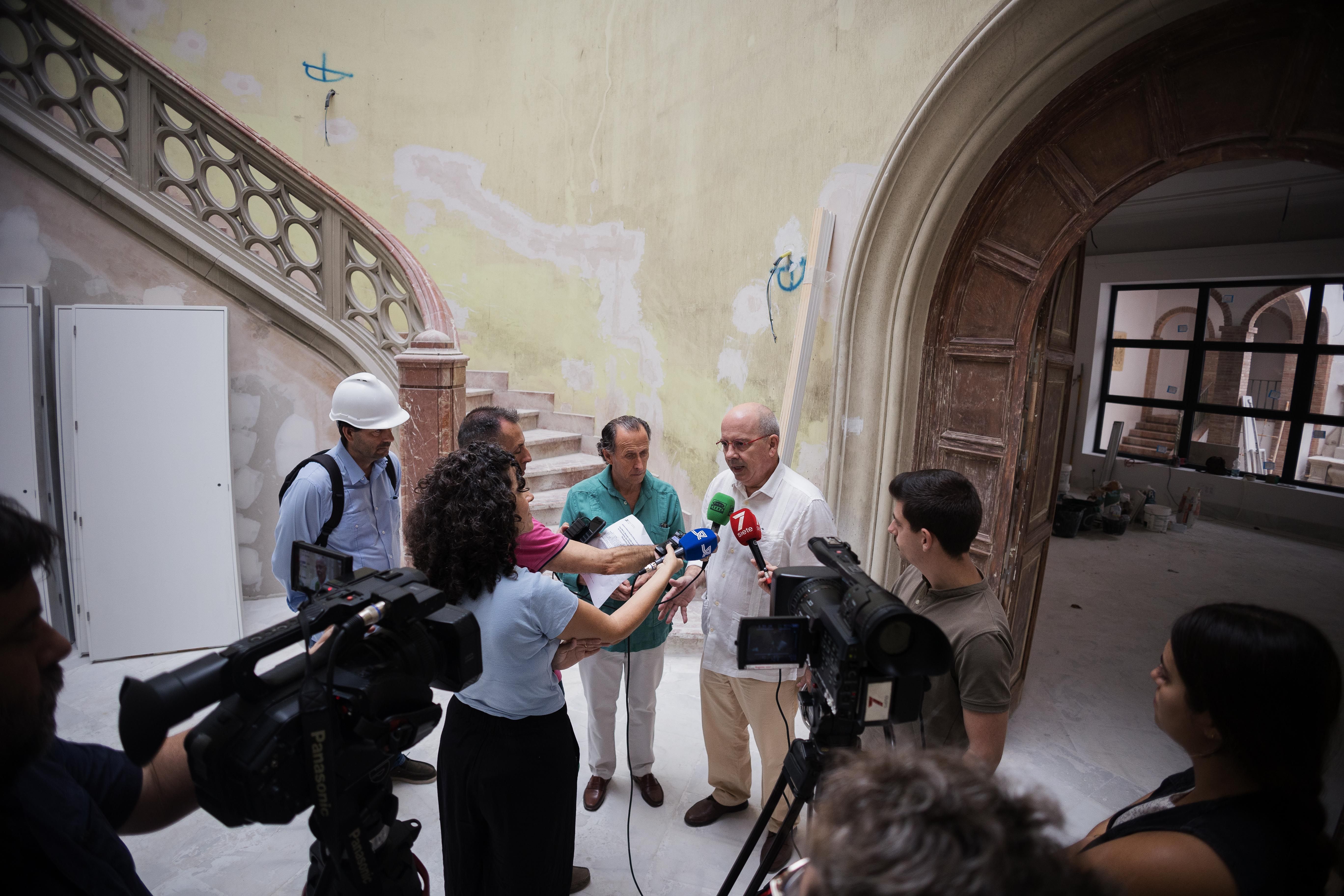 JOSE MARIA ROMAN VISITA PALACIO DEL MARQUES DE BORGHETTO 23