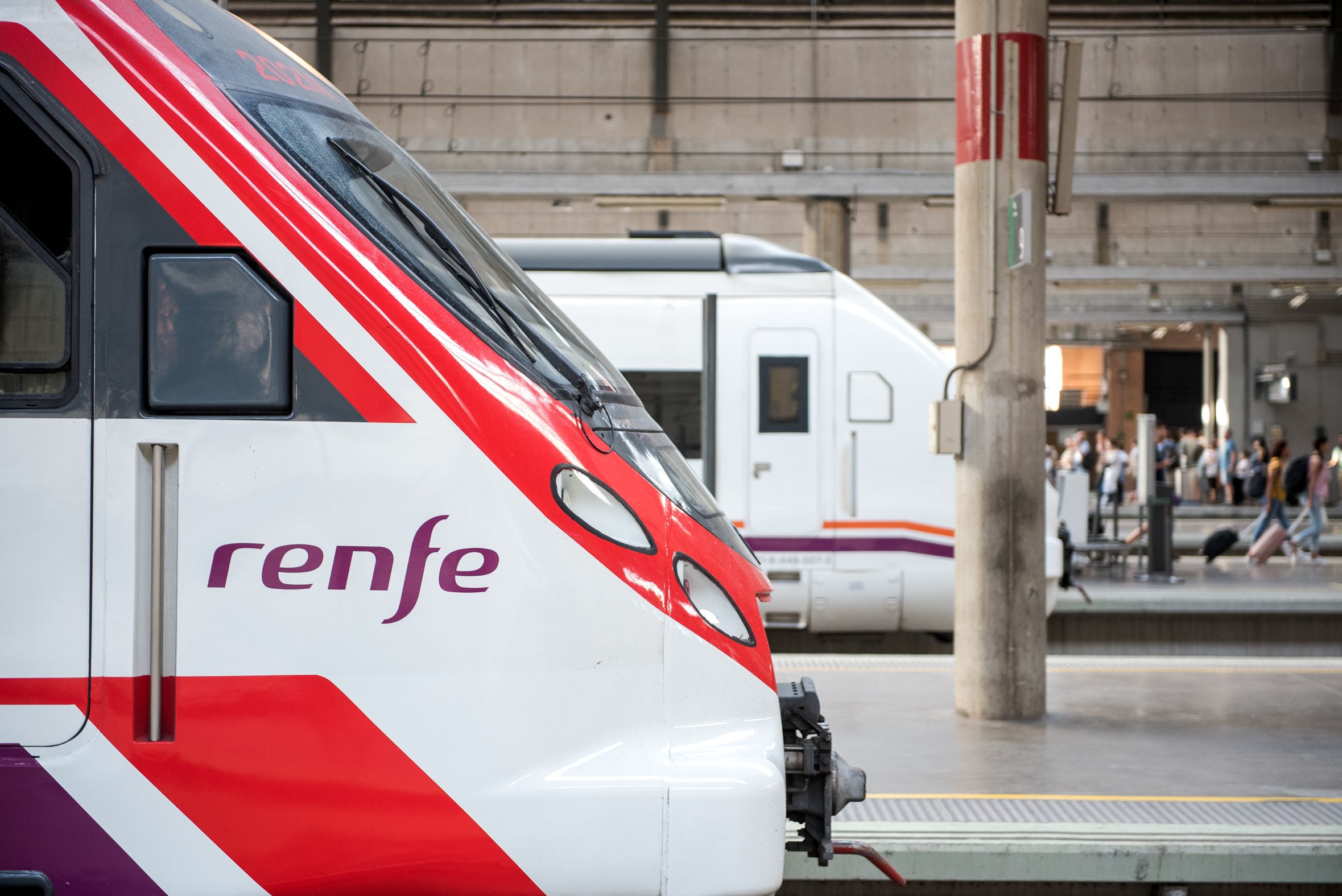 Una imagen de un Cercanías de Renfe en Santa Justa, Sevilla.