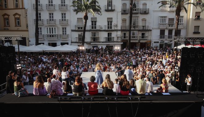 MITIN CADIZ YOLANDA DIAZ SUMAR 11