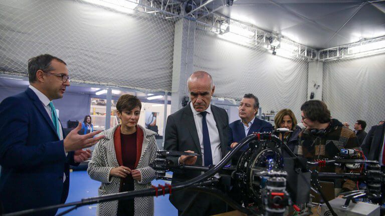 El anterior alcalde de Sevilla, Antonio Muñoz, con la ministra Isabel Rodríguez y el ex alcalde de La Rinconada, Javier Fernández, en el Catec.